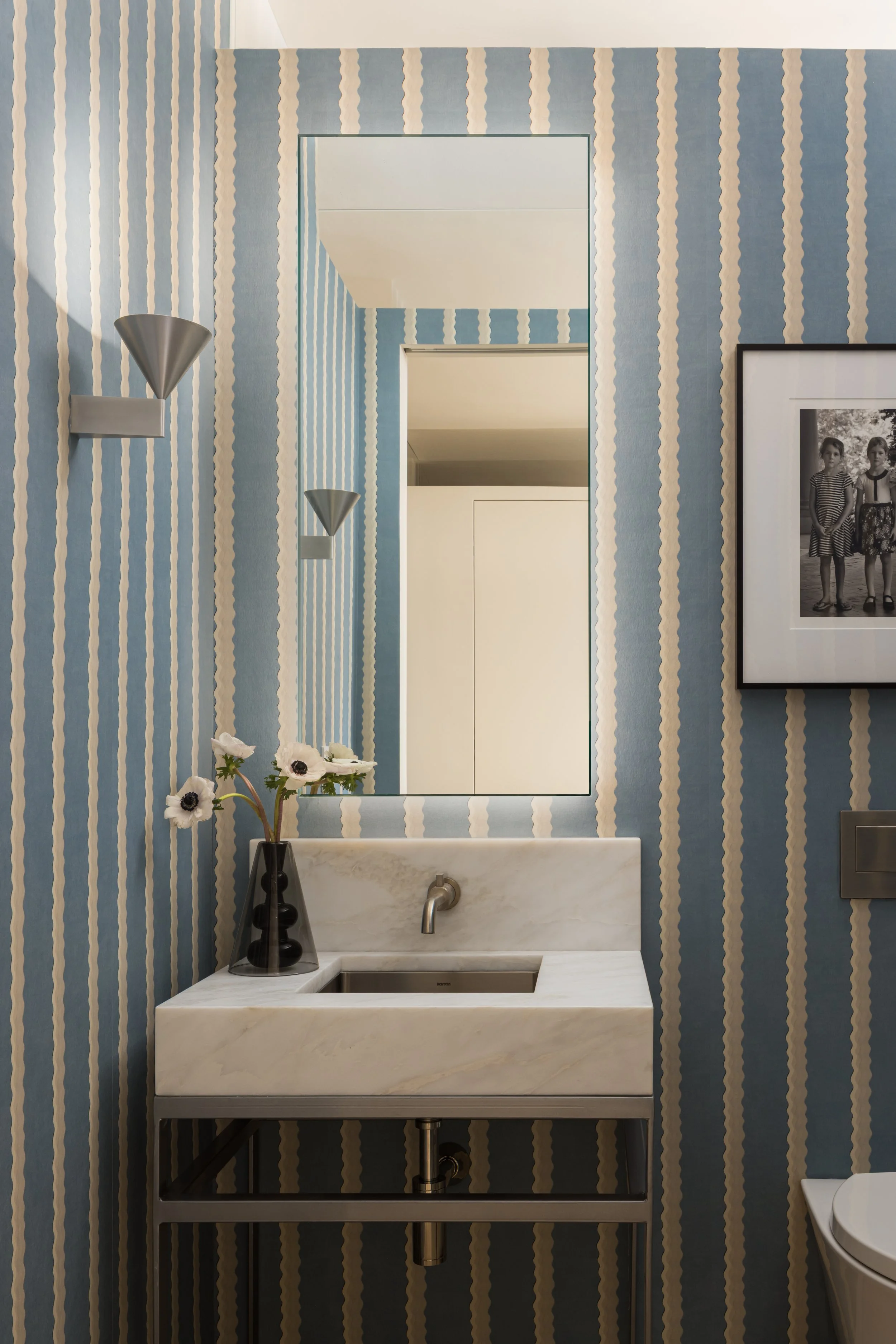 designspout-powder room-fun wallpaper-wallsconcebathroomdesignideas-kansascitydesigner-nspj-alamedatower-instagram.jpg