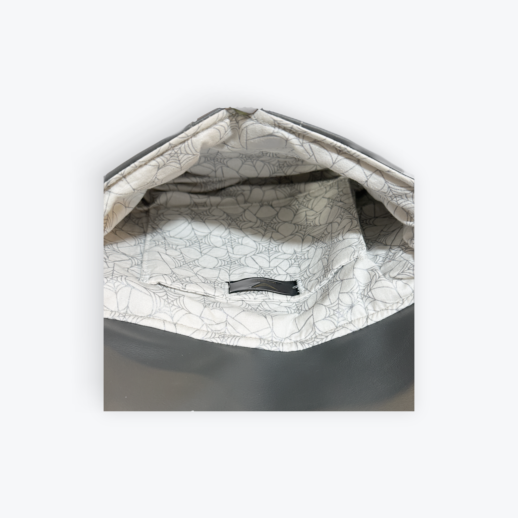 Spiderweb flap Anchor Grey Clutch 3.png