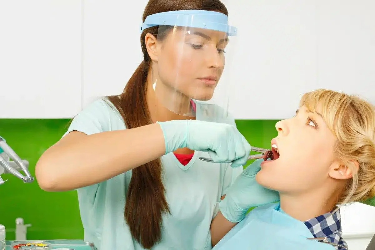 What To Expect During Your Tooth Extraction: A Step-By-Step Walkthrough Of The Clinical Process From Start To Finish