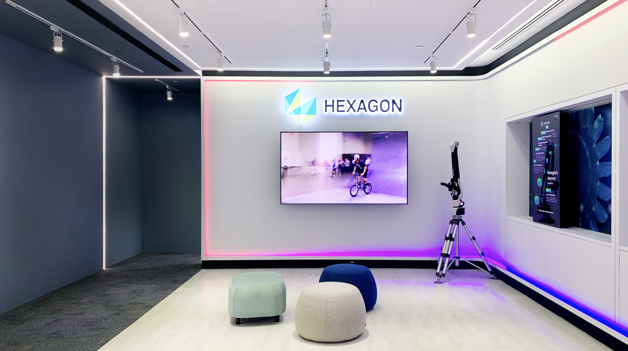 EXHIBITION . 2022 - 2023 |  Hexagon Exhibition Centre & Office | HEXAGON INTELLIGENCE MANUFACTURING | EXEPERIENCE & INTERIOR DESIGNS . AV INTEGRATION DESIGN . INTERACTIVE SLIDER . INFOGRAPHIC  