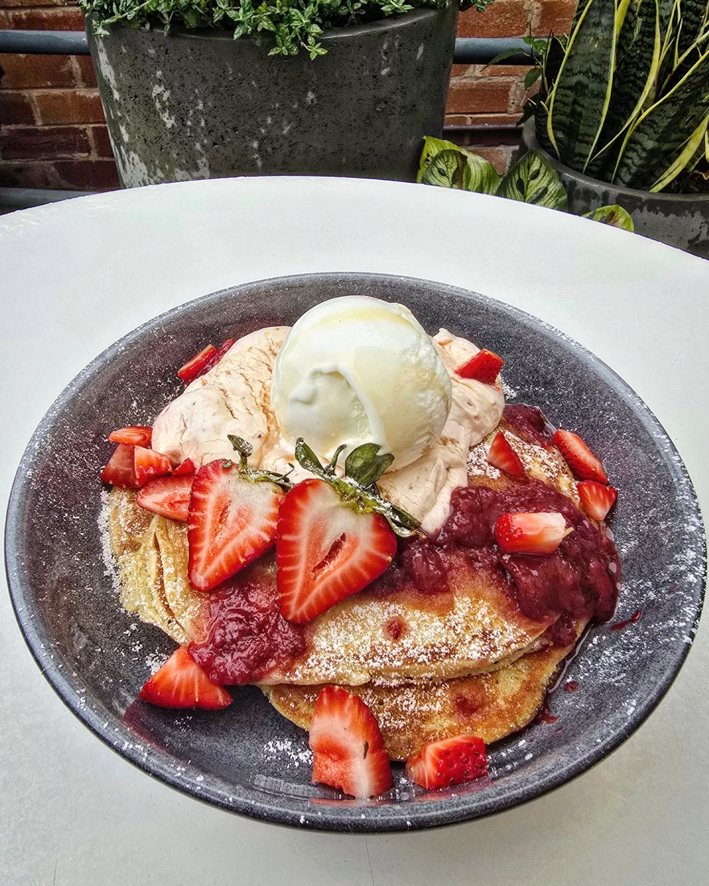 👨&zwj;🍳👩&zwj;🍳 Strawberry Cheesecake with Icecream Buttermilk Pancakes 🥞

#nofilter just pure yumminess 😋 

#smithslndairy #Wongawilli #cafe #Illawarra #stayawhilemountainside #Wongawilli #sweet #strawberry #cheesecake #icecream #buttermilk #pa