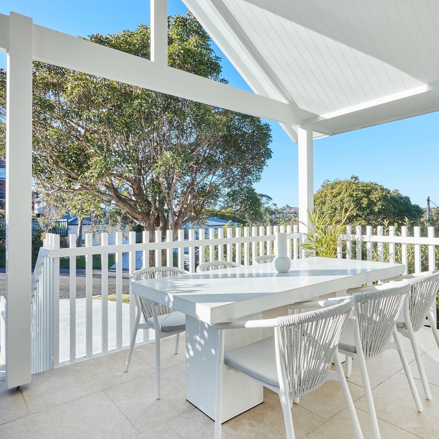 White on white on white 🤍🤍 The back of the house shouldn&rsquo;t be the only place we hang out and entertain. Depending on which direction your property faces, taking advantage of the light and aspect is a great idea to utilise as much functional s