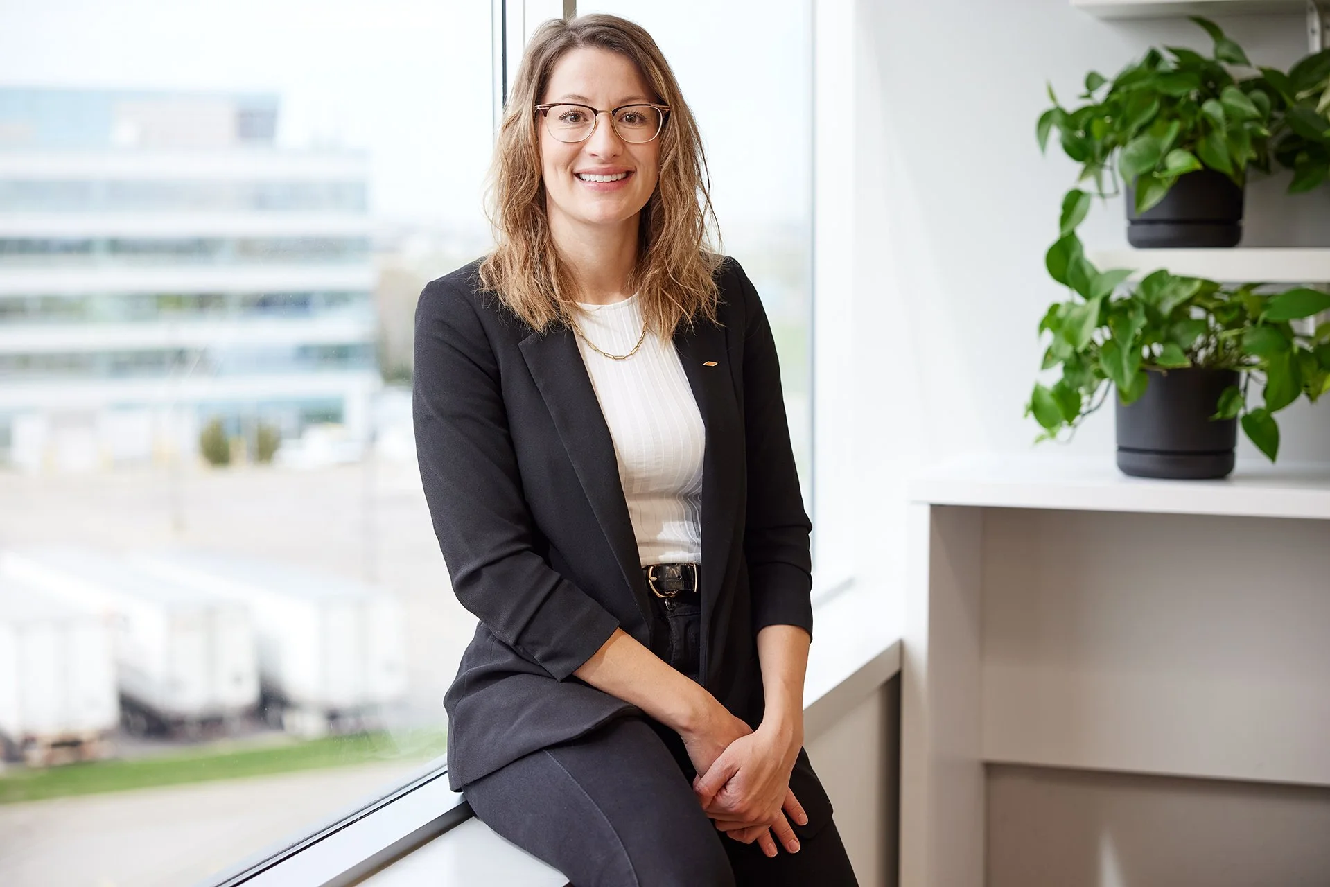 Corporate Portrait Woman Leaning - Mississauga