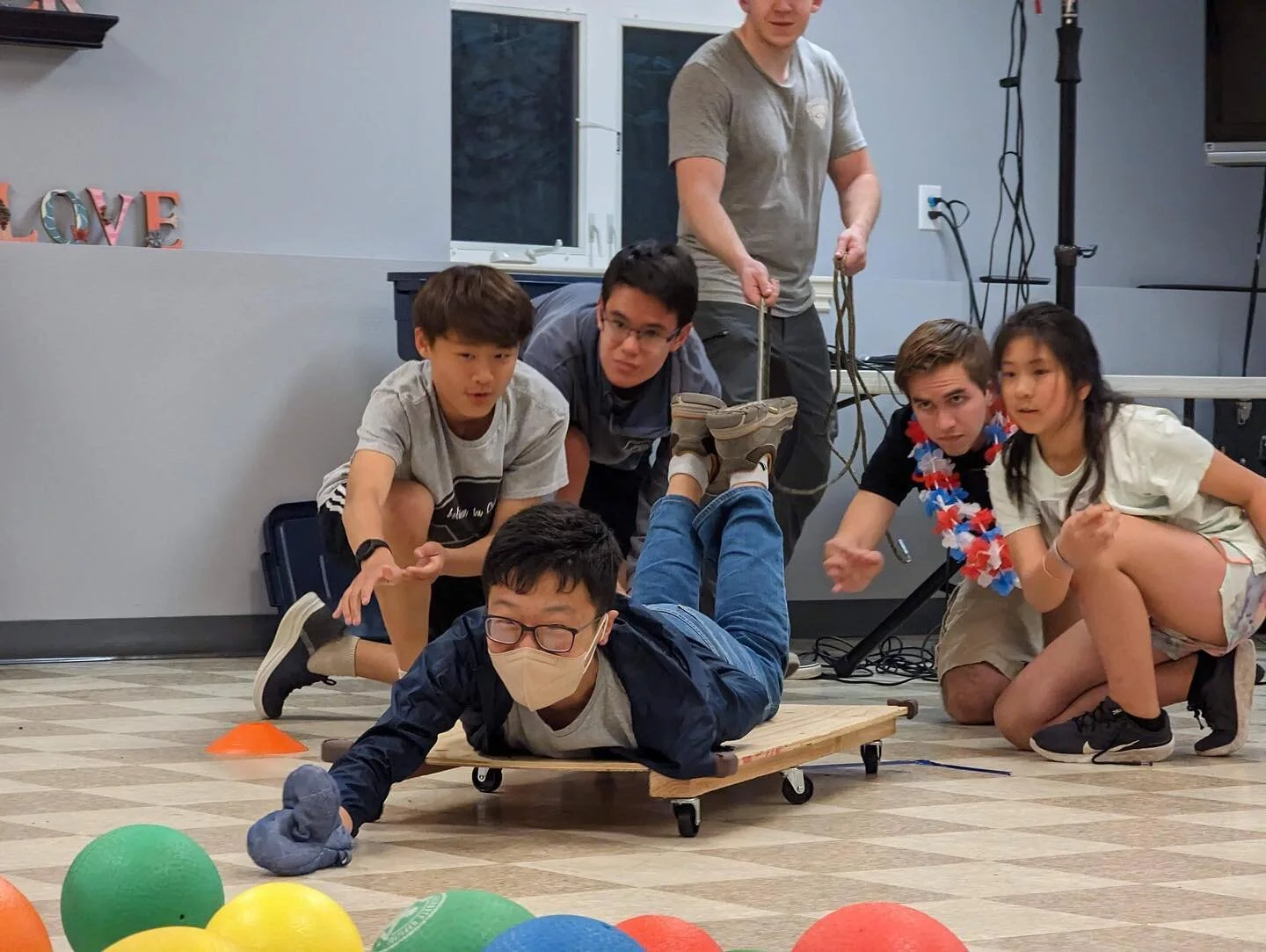 AYM Lynnwood: 

Thankful for all the fun and help @klesis.seattle provided this past Friday! 

Make sure to join us this Friday at New Vision Church 6:30pm

#youth #lynnwood #fun #church