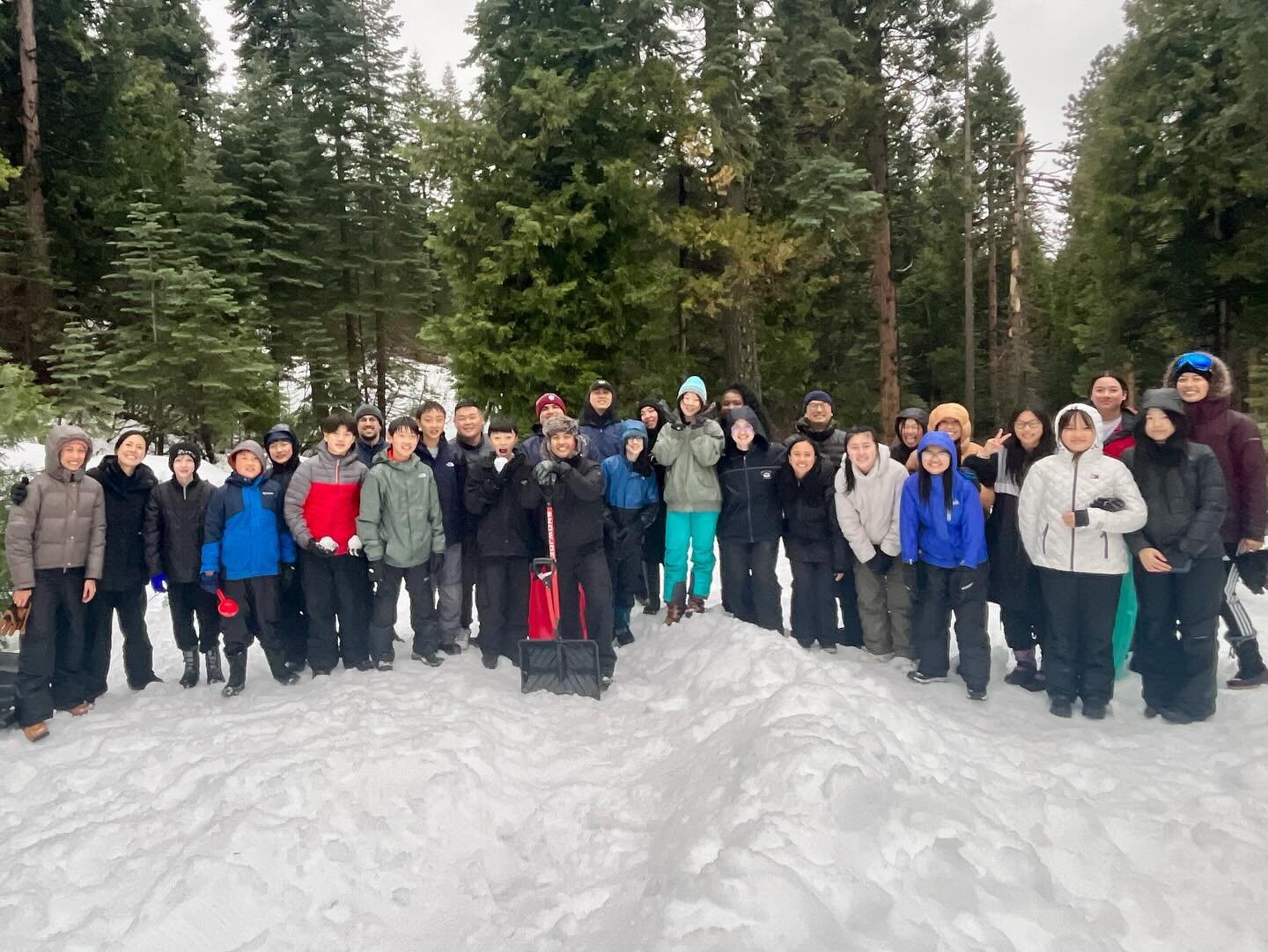 ❄️Sierra Lodge Snow Trip

&bull; We went on a get away trip this weekend to see some snow! 

~ swipe right to see the fun activities that we did ☃️🌨️🔥⛺️ 

#areayouth #youthministry #youth #highschool #middleschool #snow #fun #fellowship #snowing #w