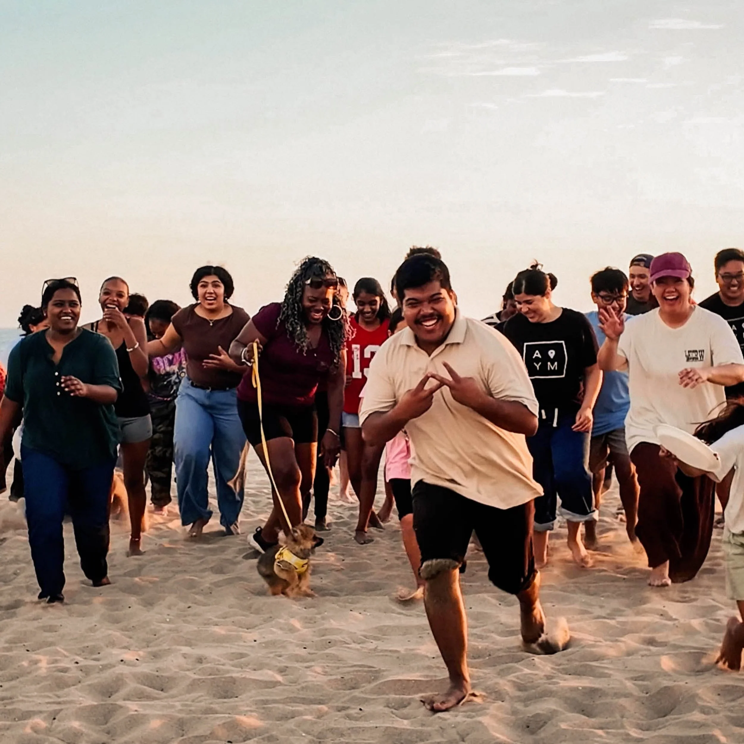 one last beach day before school starts back up. a little volleyball, burger bbq, and some s&rsquo;mores&hellip; this is what summer with AYM looks like

#losAngelesYouth #backToSchool #teenCommunity