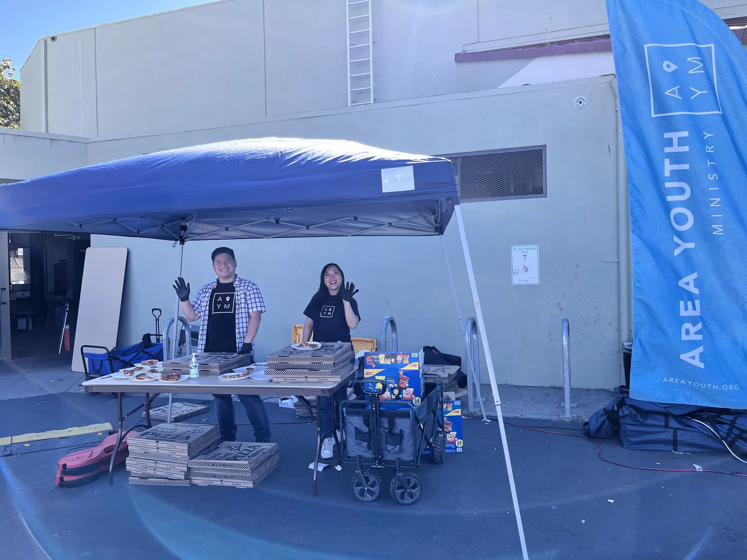 college-volunteers-area-youth-ministry