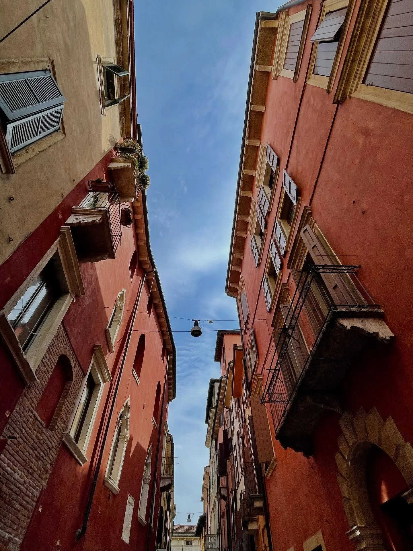 If you’re giving a concert in South Tyrol and don’t have any other commitments, travel on to Verona and enjoy a few last summer days there! And so I did. It was wonderful. As you can see. 
#vacation #timeoff #italy #italien #graziemille