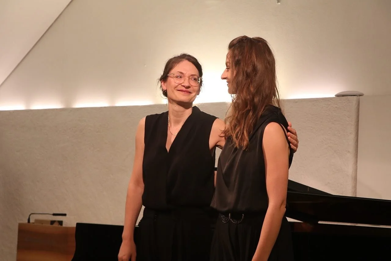 This picture captures the atmosphere of our recital which we had at Brigitte Fassbaender’s
Lied festival in South Tyrol. ✨
Thanks for having us, it was a pleasure.
#southtyrol #suedtirol #italy #italien #recital #duo #artsong #song #together #