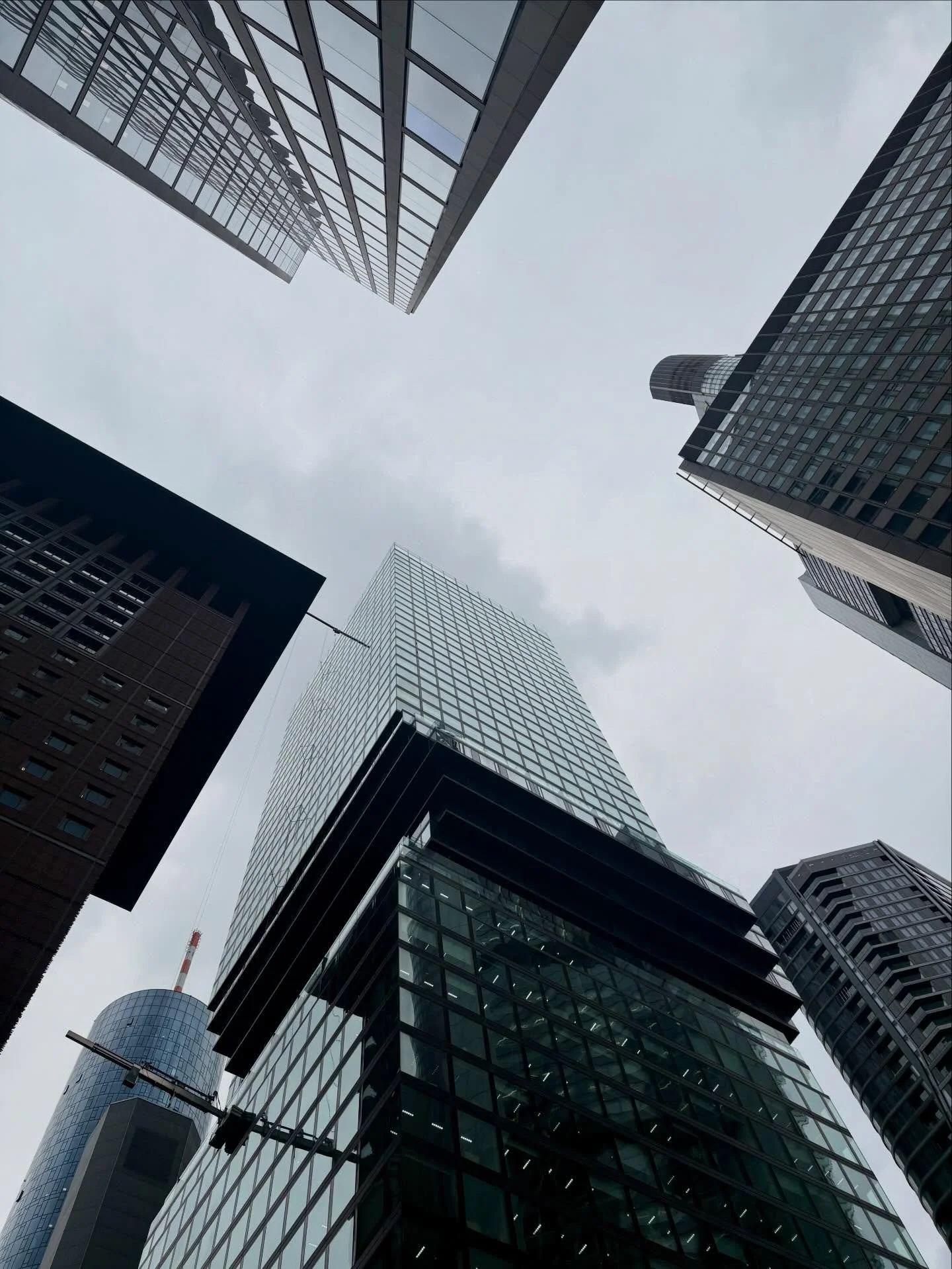 Februar-Impressionen 
I Perspektivwechsel I
II 📸 Barbara Aum&uuml;ller
III Gro&szlig;stadtidylle 
IV Vorfr&uuml;hling
V Weisheiten 
VI @deutschestheaterberlin 
VII Perspektivwechsel II 
VIII Naturwunder
IX nachtaktiv