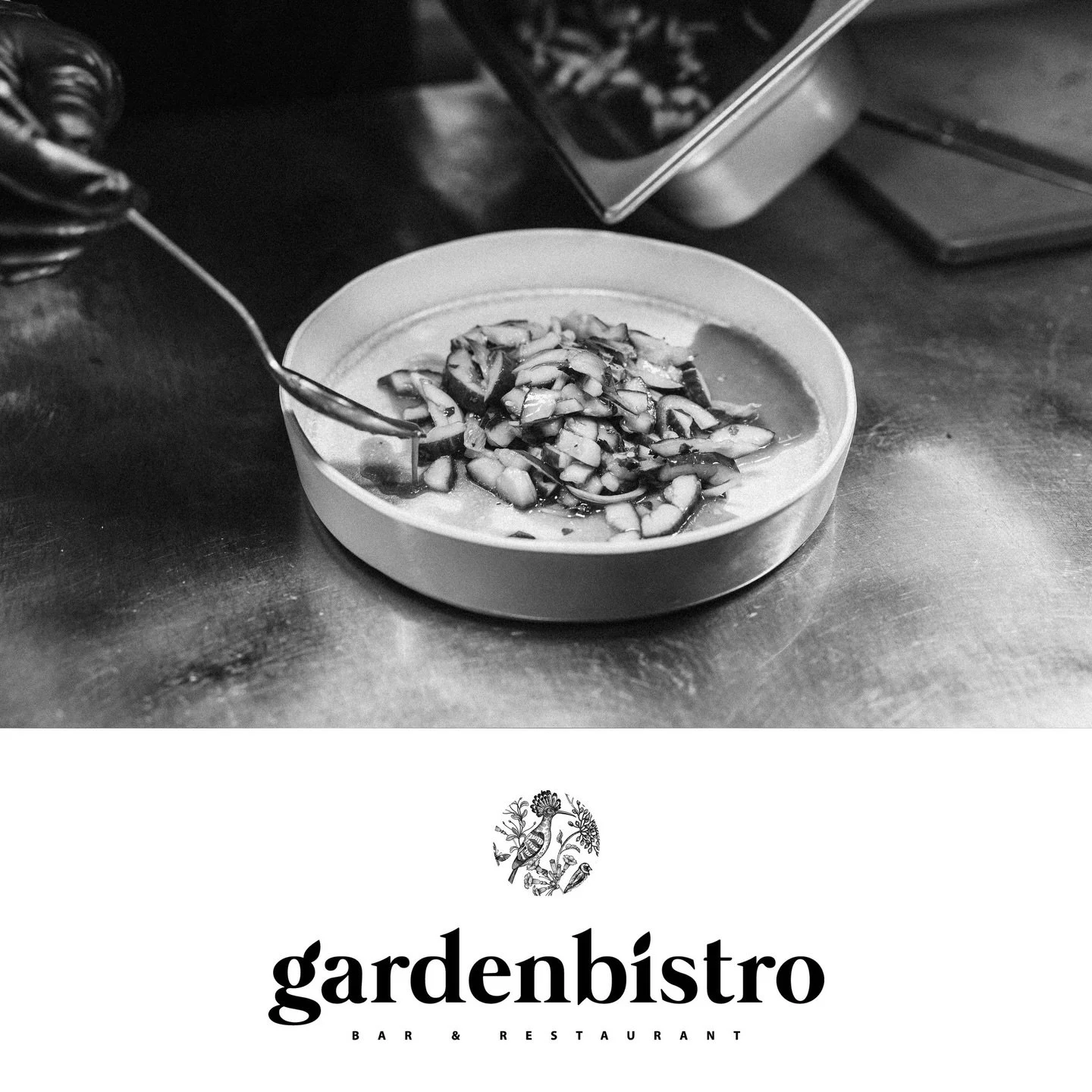 Na talerzach wreszcie zrobi się jeszcze bardziej zielono.
(Ale czasem i tak to ukryjemy na czarno-białych zdjęciach 🤫)