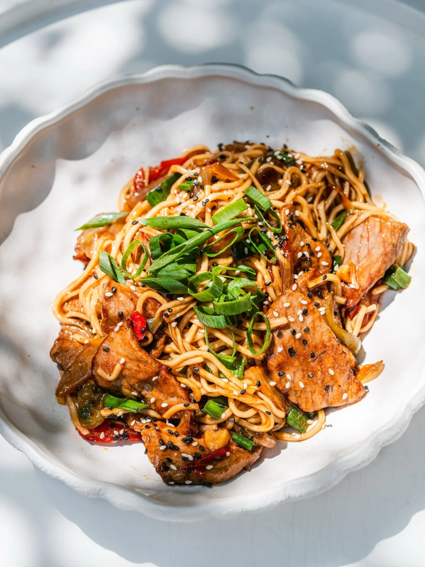 Codziennie o 13:00 do 16:00 zapraszamy na lunch &mdash; każdego dnia inny. Dziś mongolski wok z kaczką i wołowiną 🥢