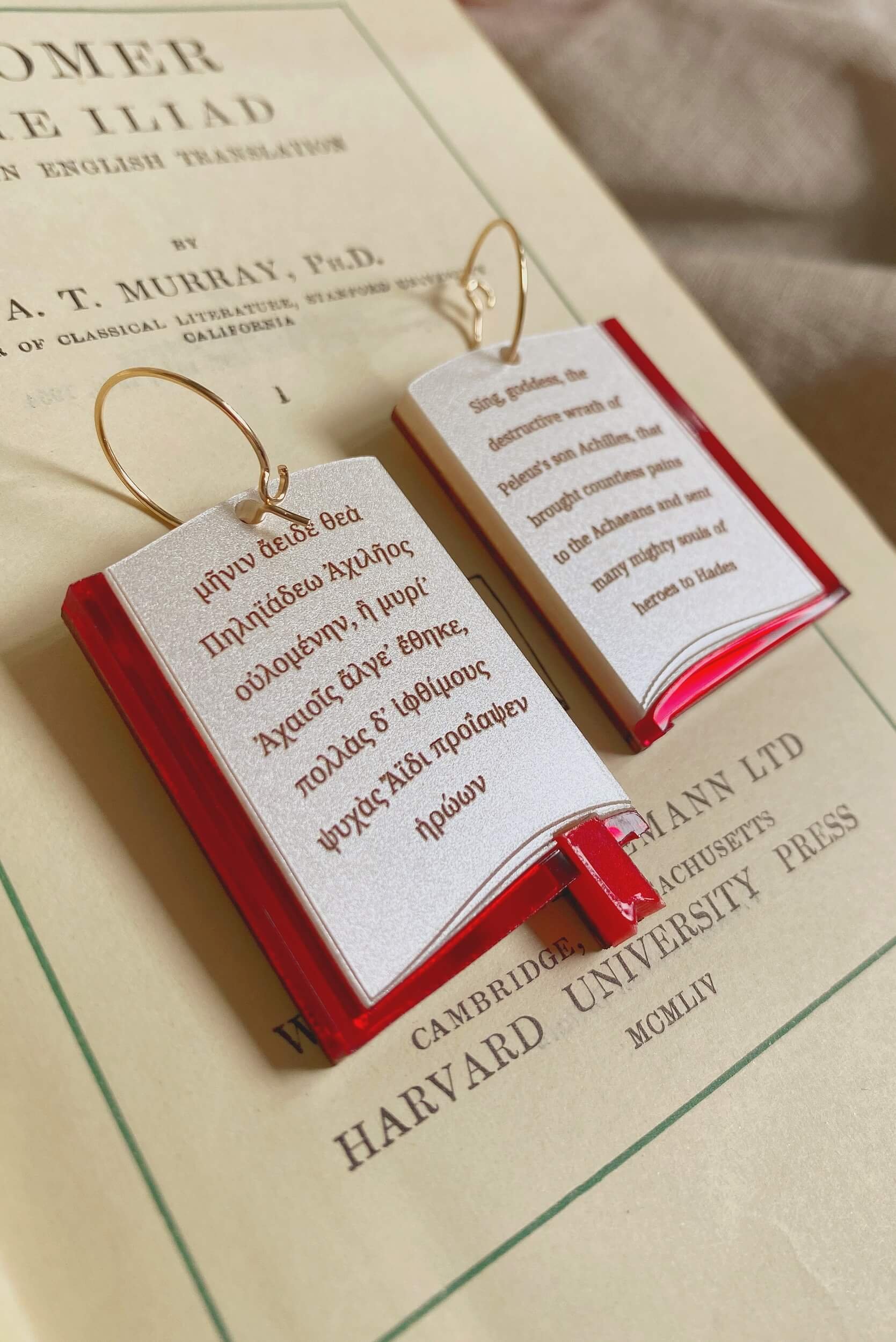 homer-book-pages-iliad-hoops-closeup.jpg