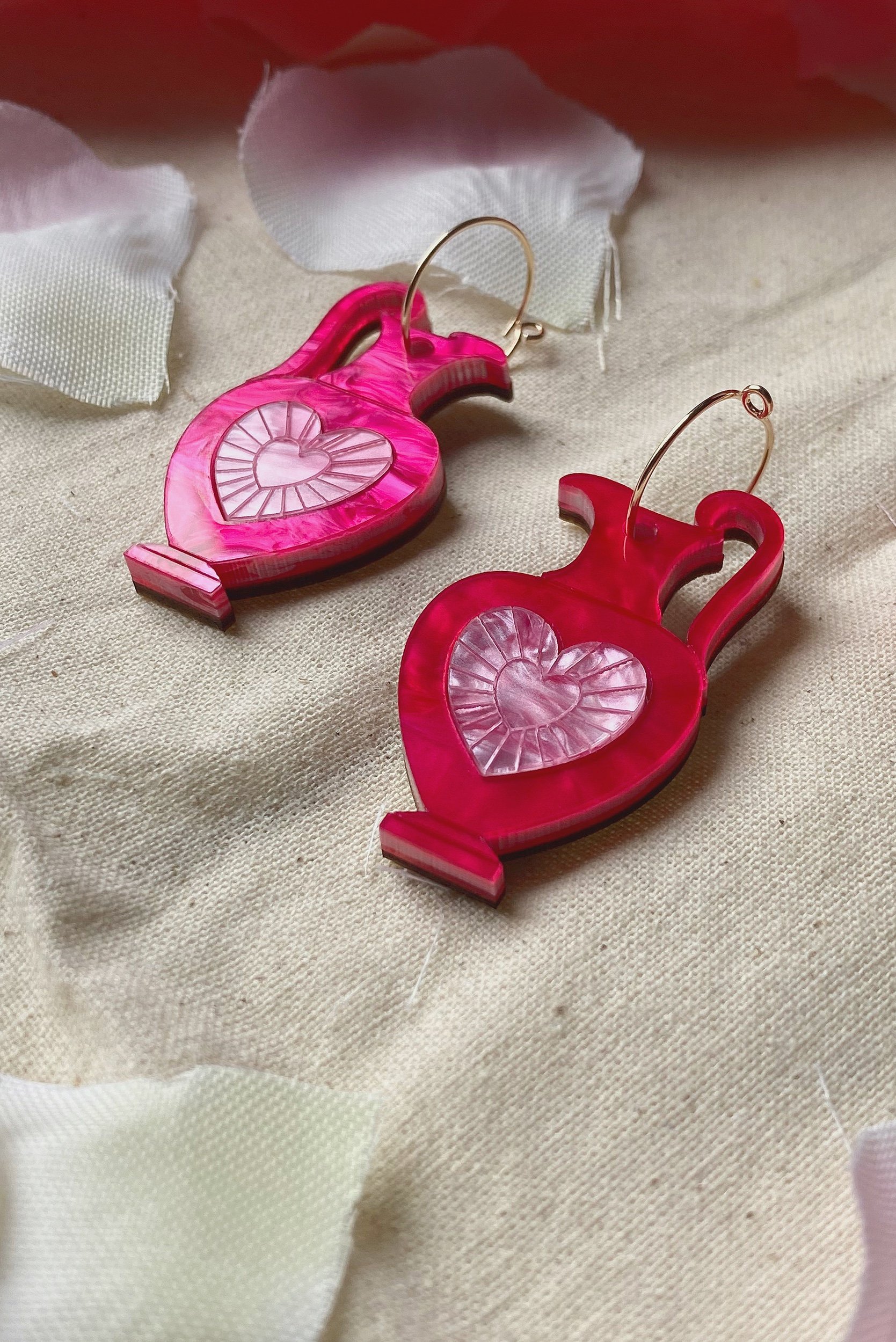 side-closeup-heart-oinochoe-hoops-platos-fire.jpg