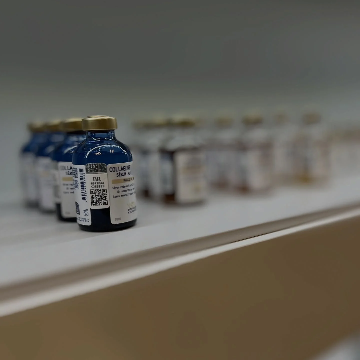 Als Hautexpertin ist Authentiques Serum f&uuml;r mich ein zentraler Bestandteil der Pflege von Biologique Recherche @biologique_recherche 
Die hochkonzentrierten Seren setze ich gezielt nach dem aktuellen Hautzustand ein &ndash; sie wirken tief, pr&a