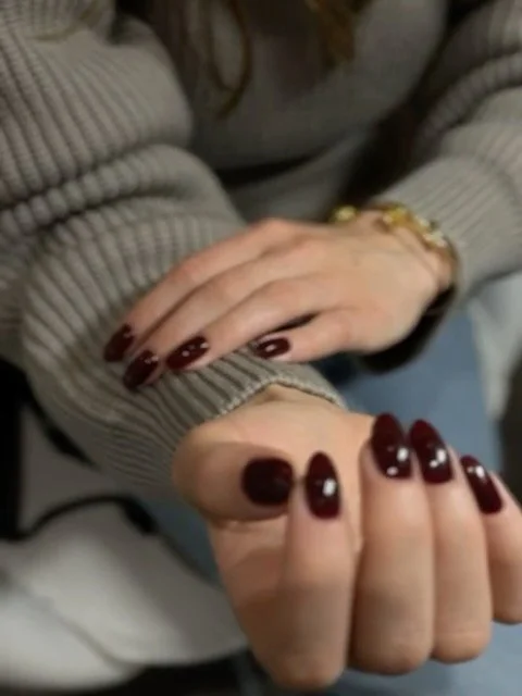 Gepflegte N&auml;gel beginnen mit einer sauberen Manik&uuml;re .
❗️pr&auml;zise Nagelhaut
❗️ gleichm&auml;&szlig;iger Auftrag
❗️ haltbares Ergebnis
❗️ ruhige, entspannte Atmosph&auml;re

Ob klassisch, UV-Lack, Gel-Lack oder Gel &ndash;
jede Behandlun