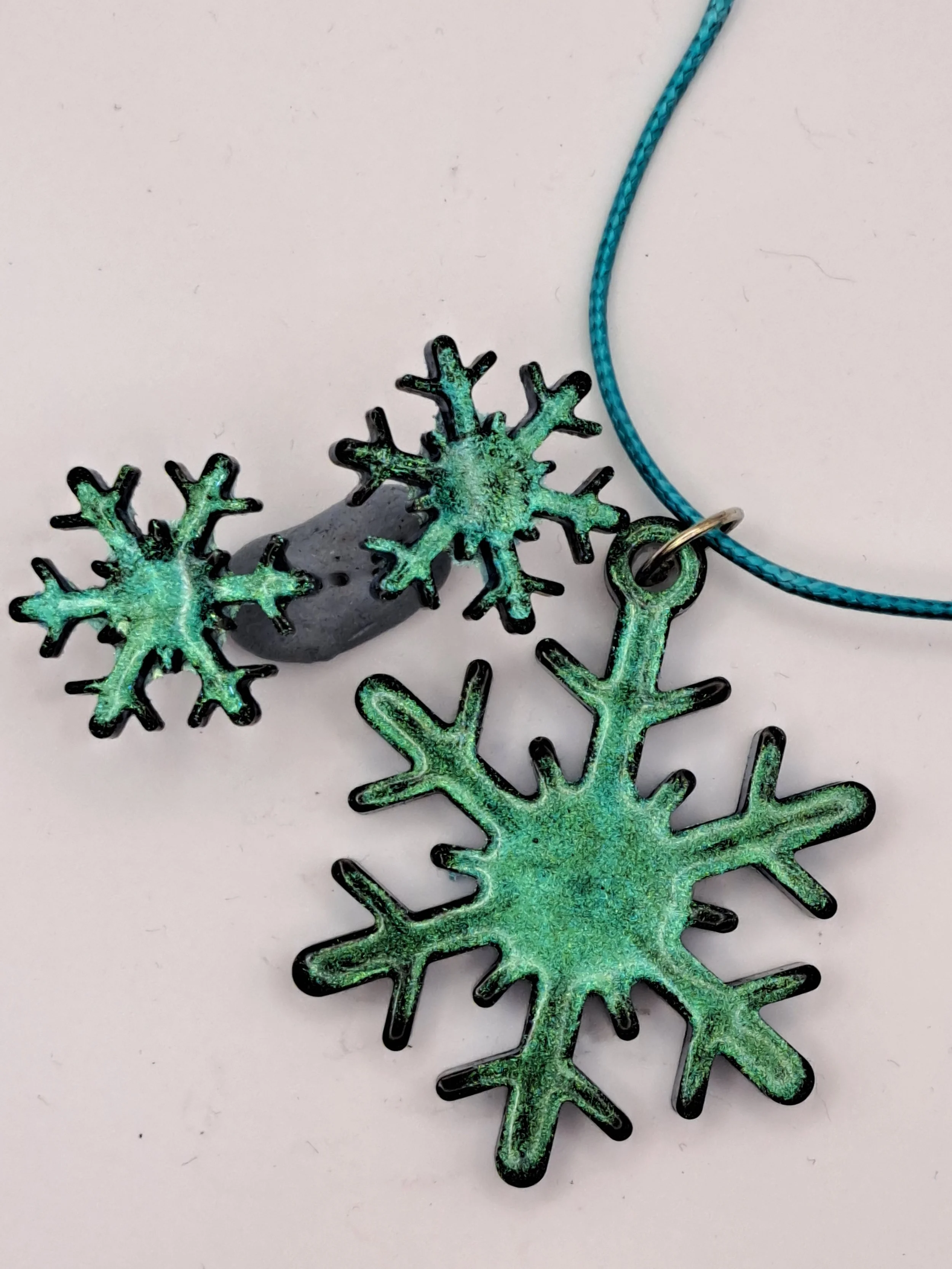 Colour-Shifting Snowflake Necklace and Earring Set