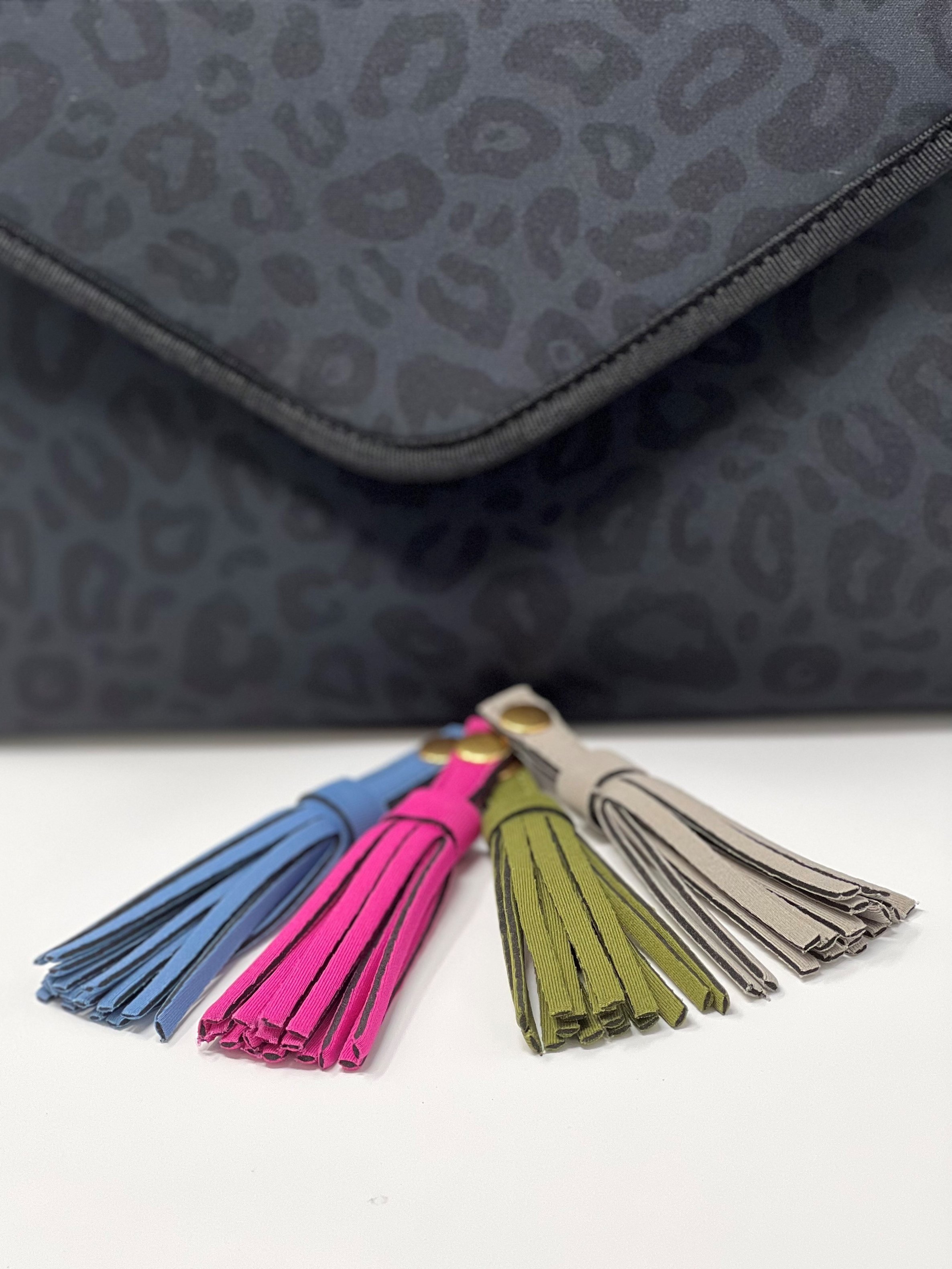 tassel+set+infront+of+the+bag.jpg