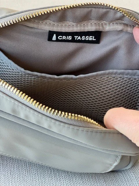 interior with mesh pocket.jpg
