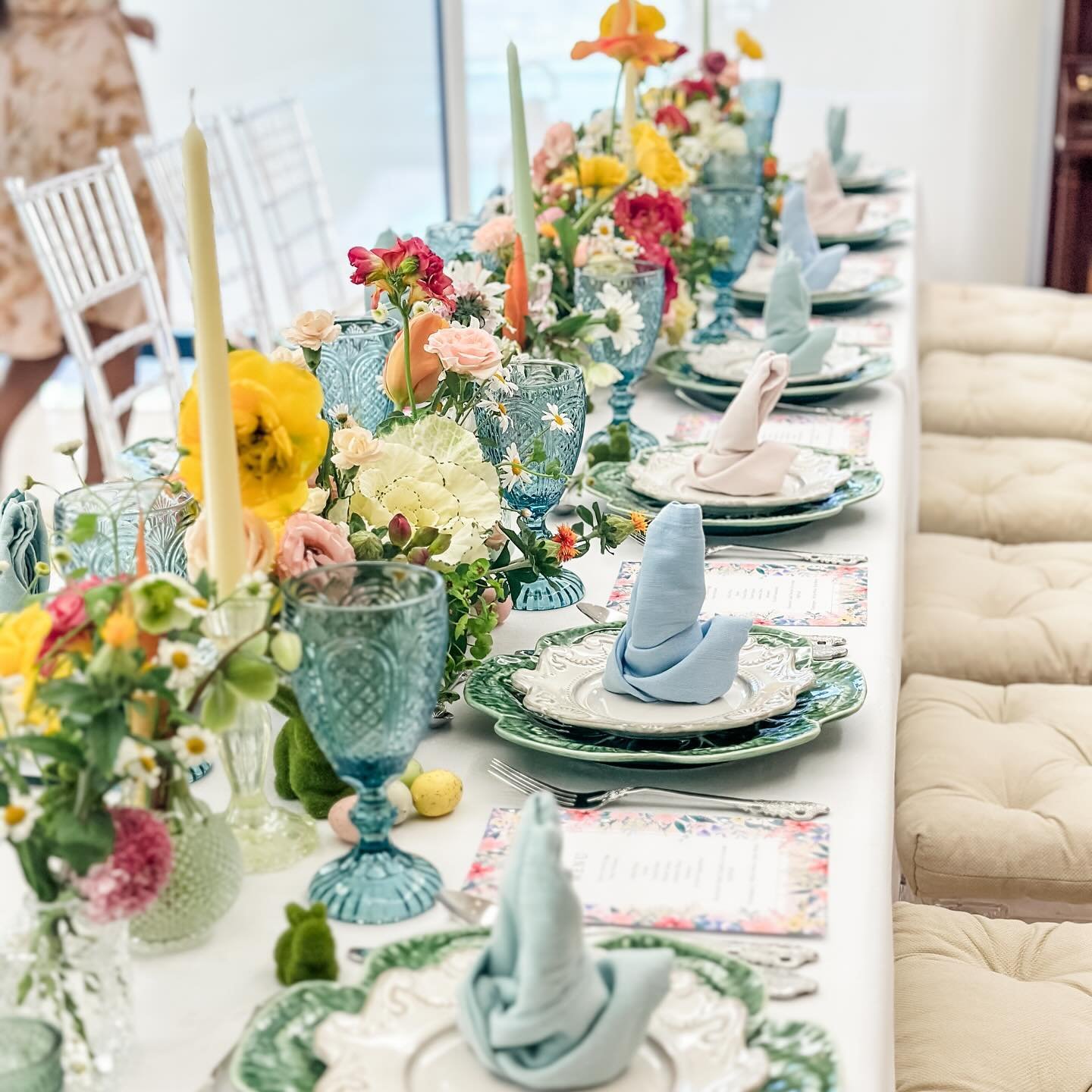 Embrace the essence of spring with our beautifully styled table perfect  for Mother&rsquo;s Day brunch! Adorned with fresh flowers, delicate pastel linens, and exquisite tableware such as Bordallo Pinheiro cabbage plates and vintage-inspired glasswar