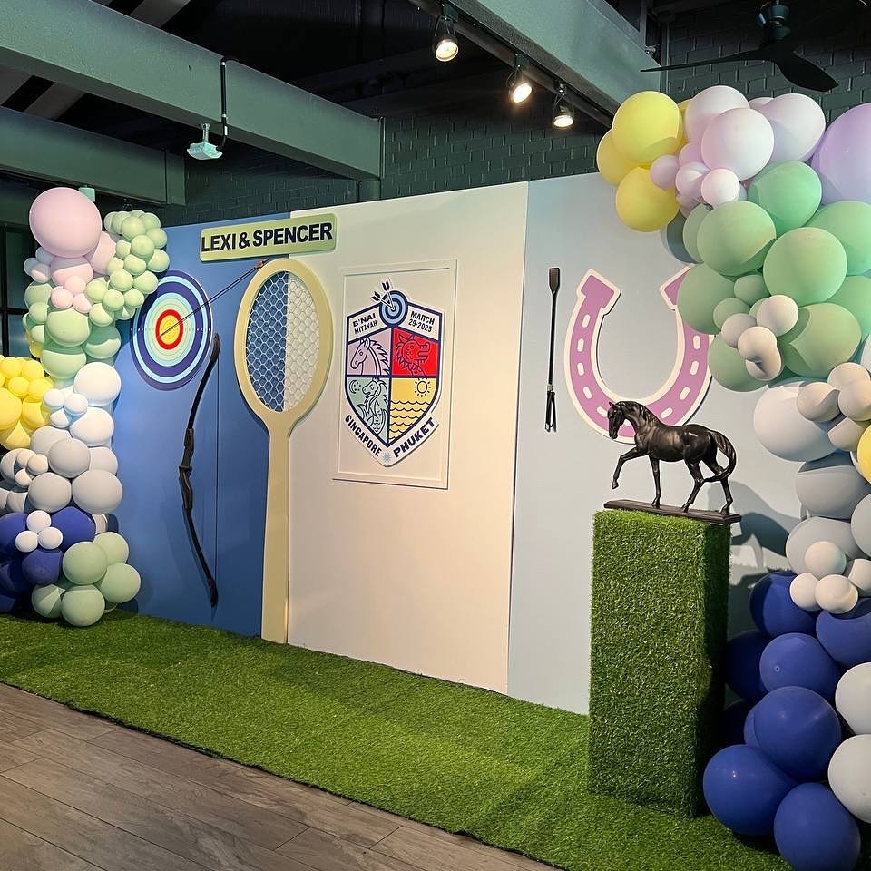 🎾🐎🎯 Inspired by a classic country club theme, this celebration brought together sport, leisure and style in a subtly playful way. Every touchpoint echoed the brief &mdash; from tennis rackets, horseshoes and archery targets woven into each table s