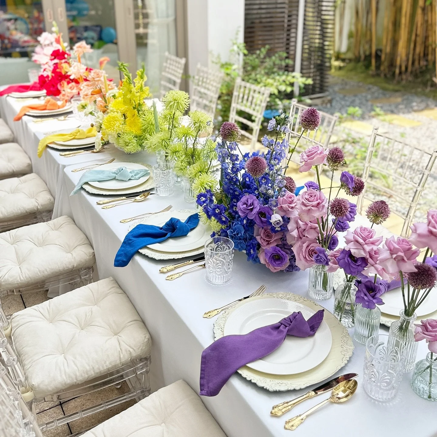 When your tablescape is a literal work of art. 

Your events reimagined. From bold reds to soft lilacs, this ombr&eacute; garden setting was designed to wow &mdash; and we&rsquo;re still not over it! Every bloom, napkin knot and glass detail was perf