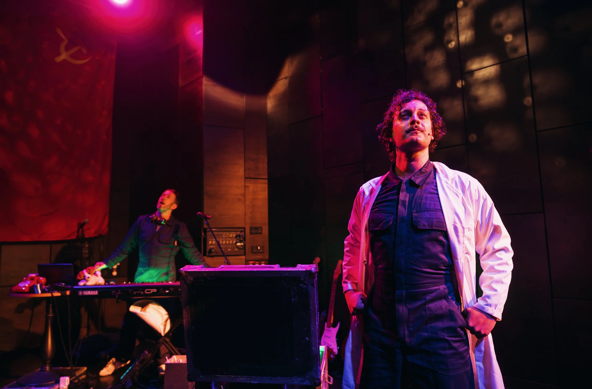 SpaceDogs@OtherPalace_(c)Alex Brenner__11_2377_dx_s.jpg