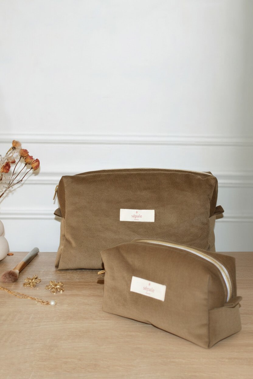 grande-et-petite-trousse-toilette-marron-velours-cotele-femme-sepale-min.jpg