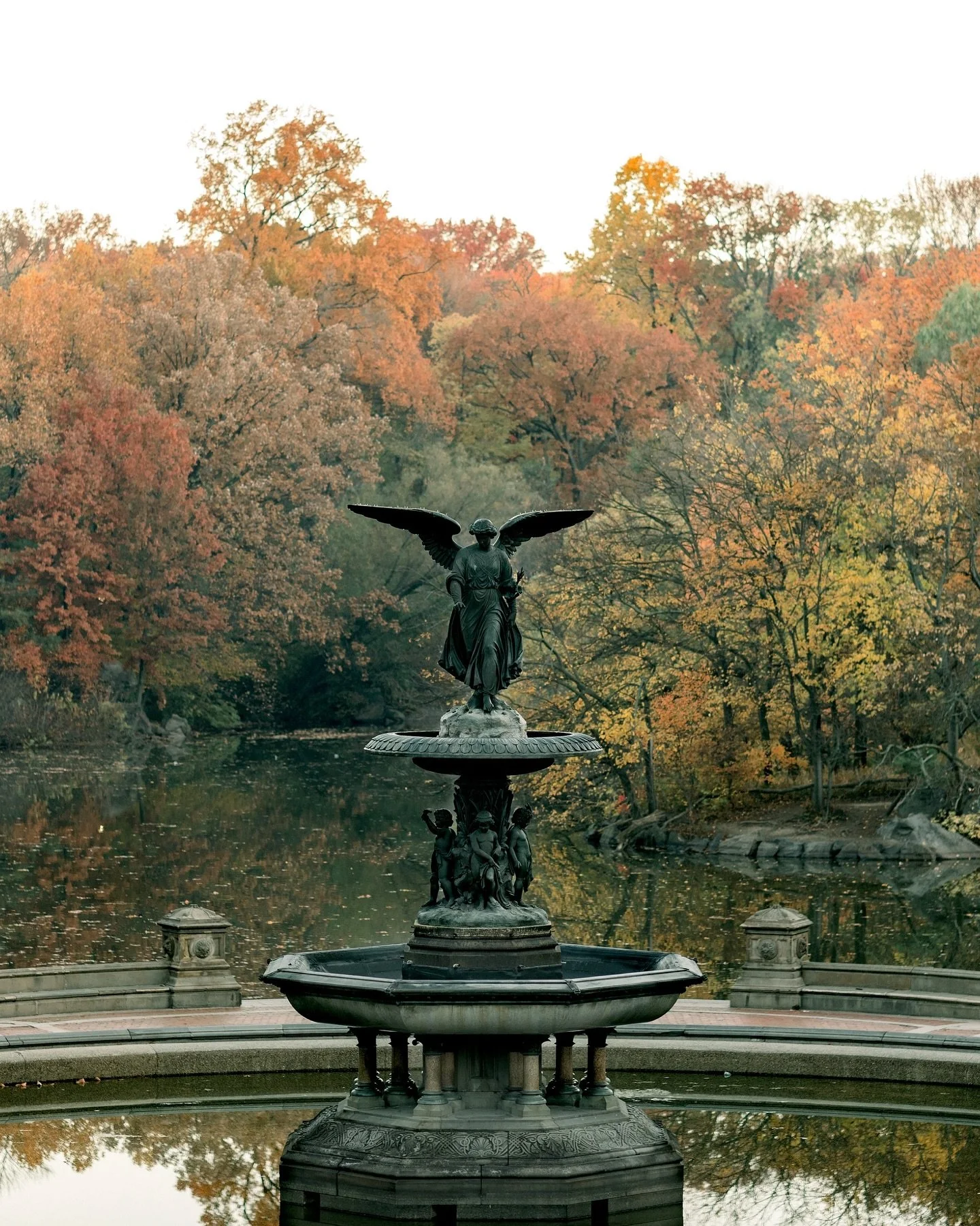 This cozy little window of fall never lasts long enough. Catching every last drop wandering through Central Park and the West Village #autumninnewyork