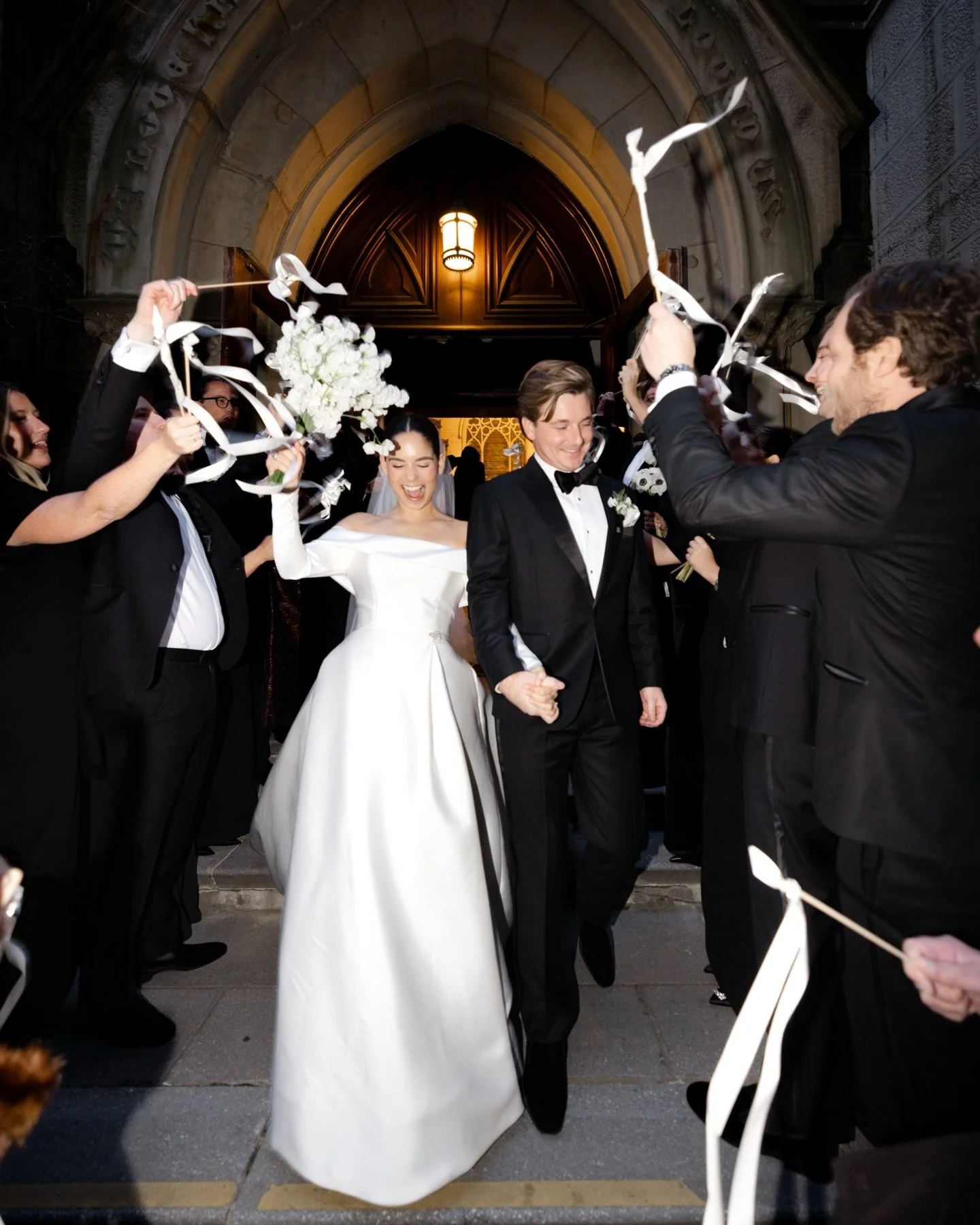 A few of my favorite moments from Carly and Hugh&rsquo;s wedding day 🤍
Timeless New York energy, quiet in-between glances, and that just-married feeling you can&rsquo;t fake.
Sharing some of the movement that made this day feel effortless and classi