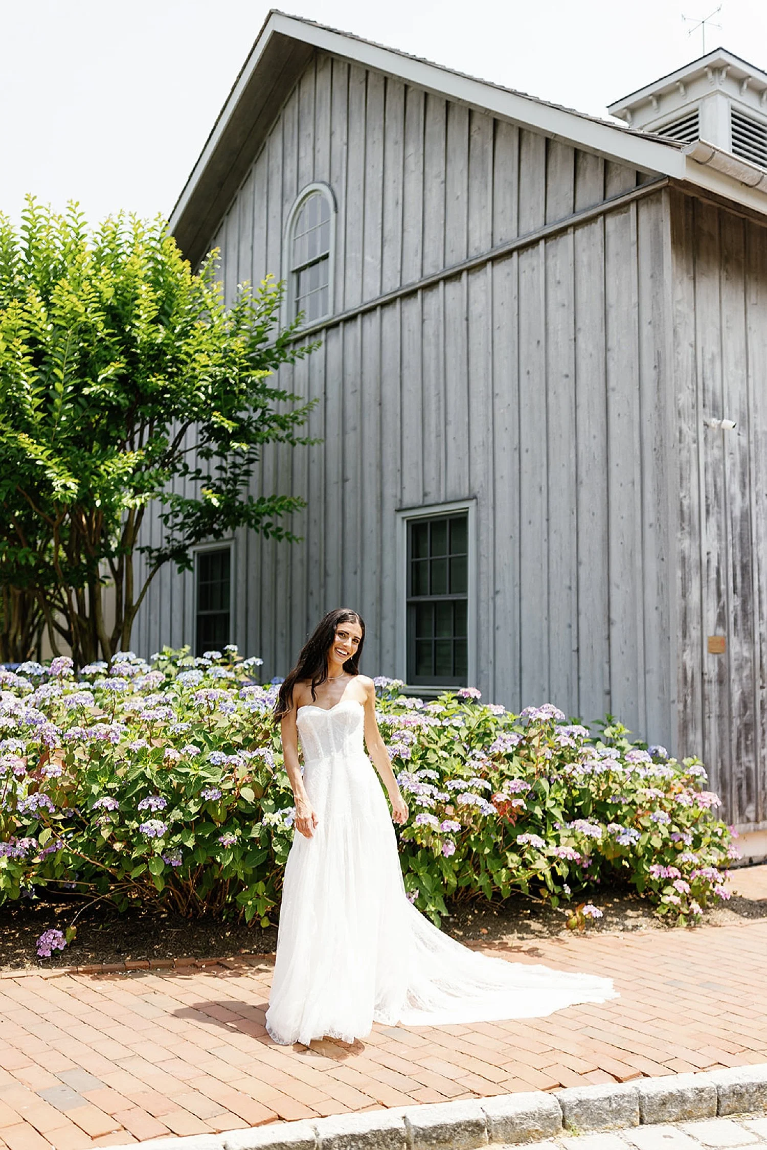  bridal portraits outside by flowers  