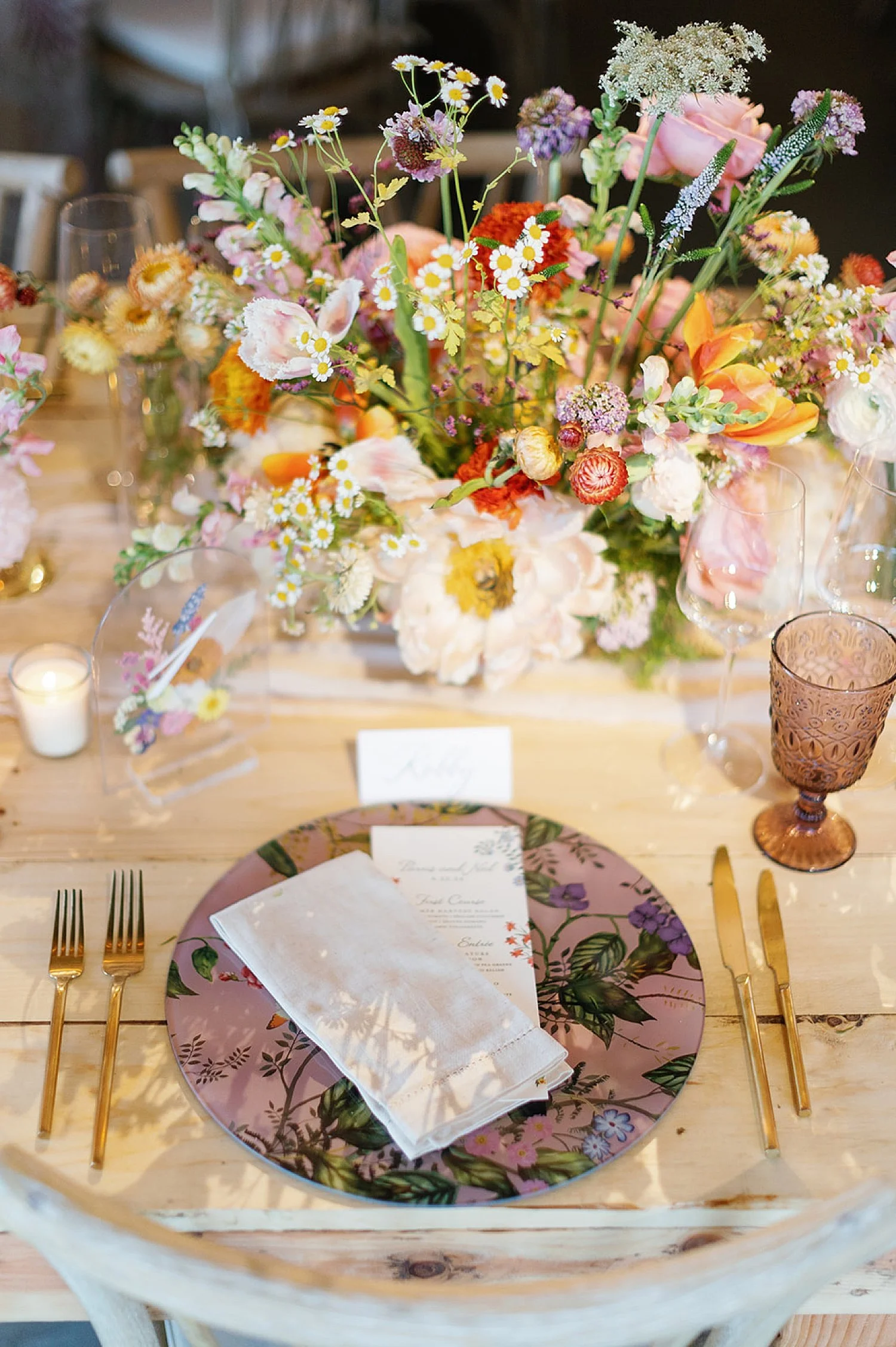  table menus on plate with elevated tablescape design  