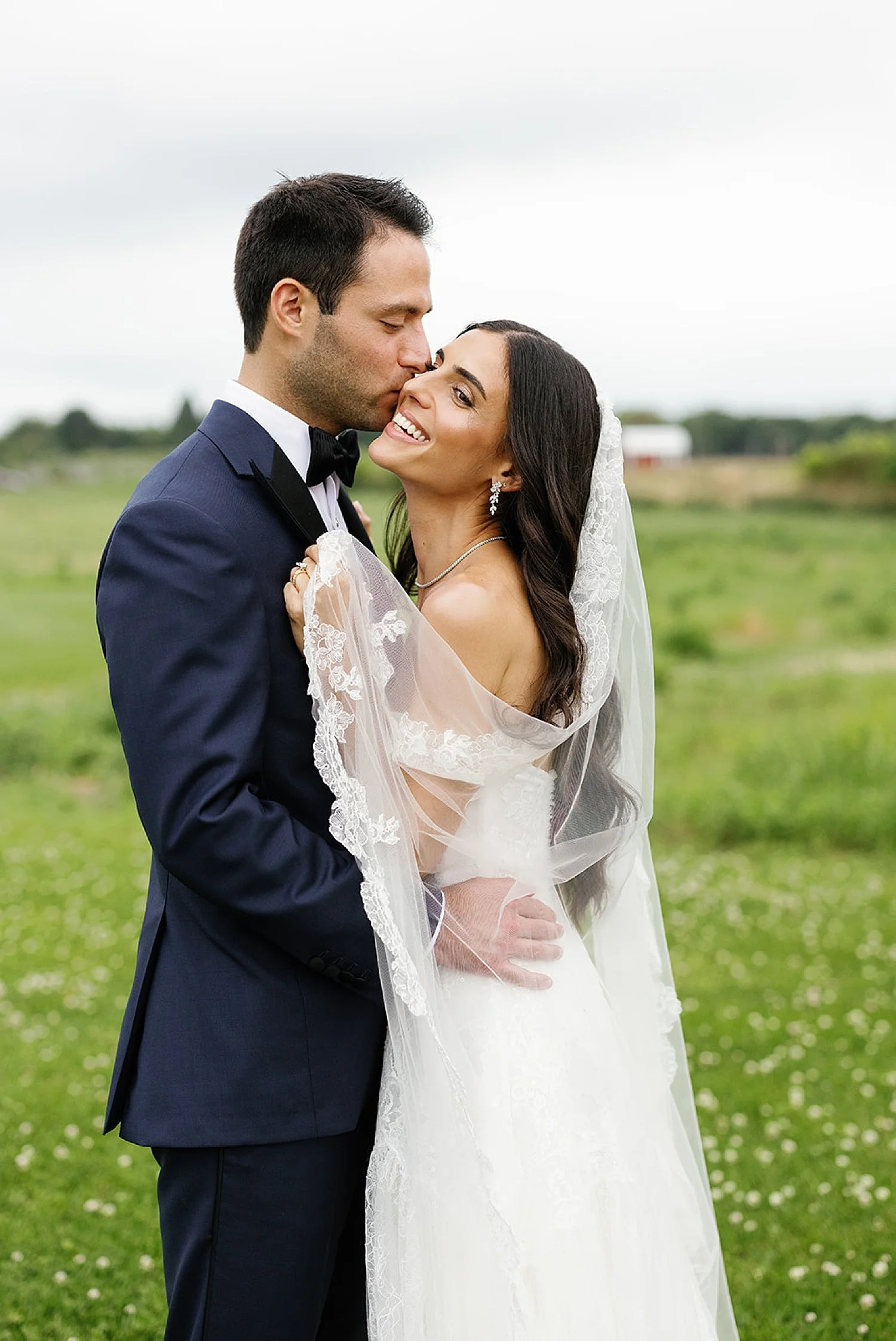  Romantic wedding photos at Parrish Art Museum in the Hamptons 