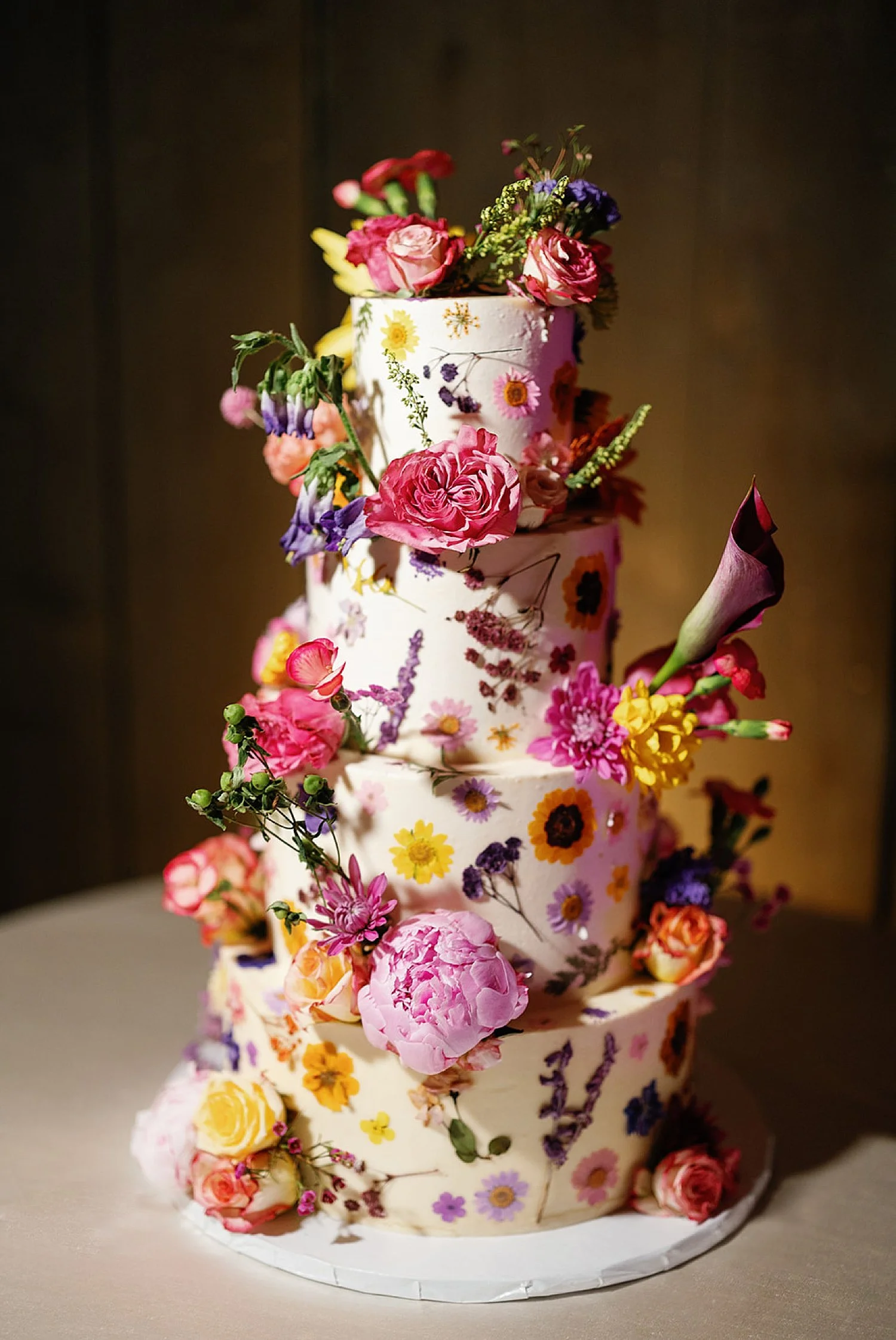  colorful wedding cake decorated ins florals  