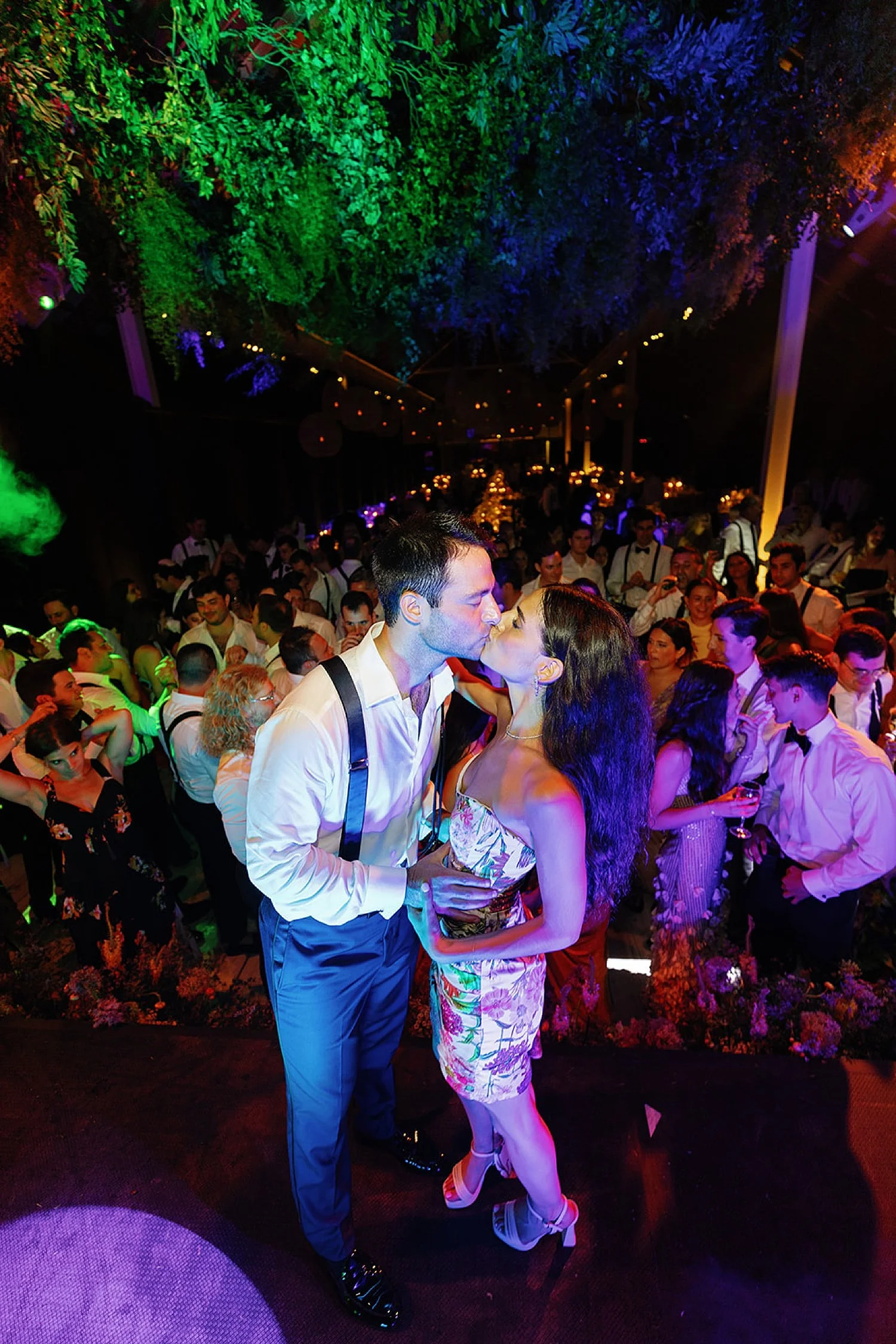  newlyweds kiss at the end of wedding night in the Hamptons at Parrish Art Museum  