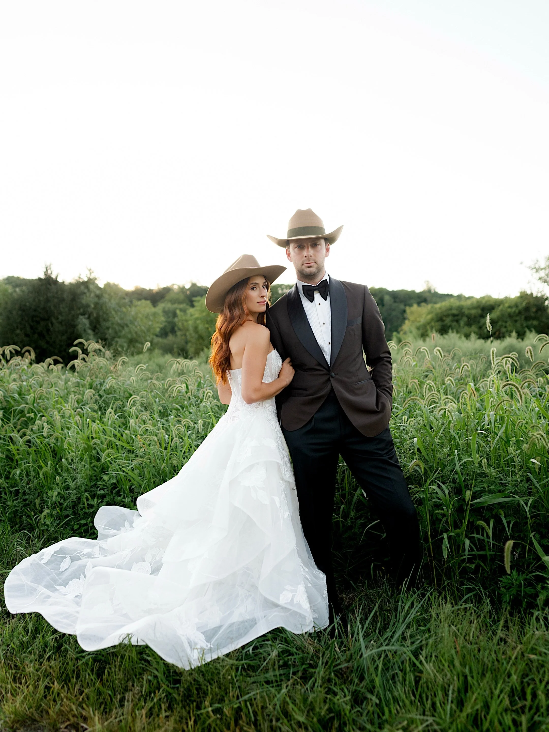 A little country, a lot of personality, and surrounded by the kind of people who know how to have a really good time 🤍 Lexi &amp; Erik, you two made this one way too much fun to photograph. The energy, the laughs, the dance floor, all of it.

The pe