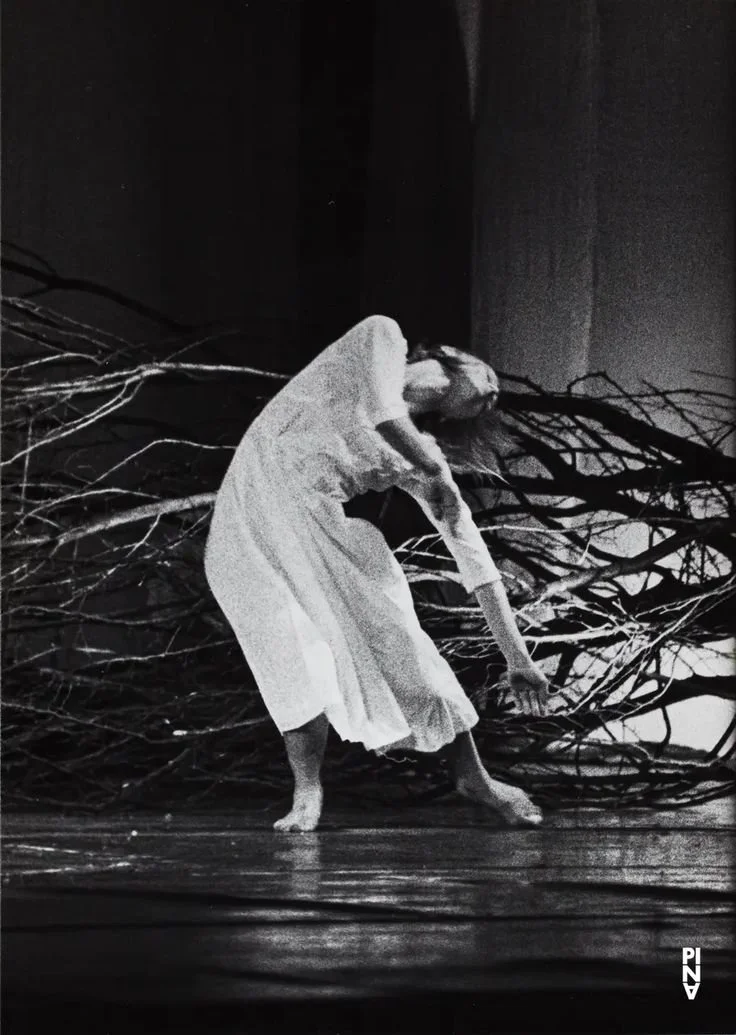 Marlis Alt in “Orpheus und Eurydike” by Pina Bausch.jpg