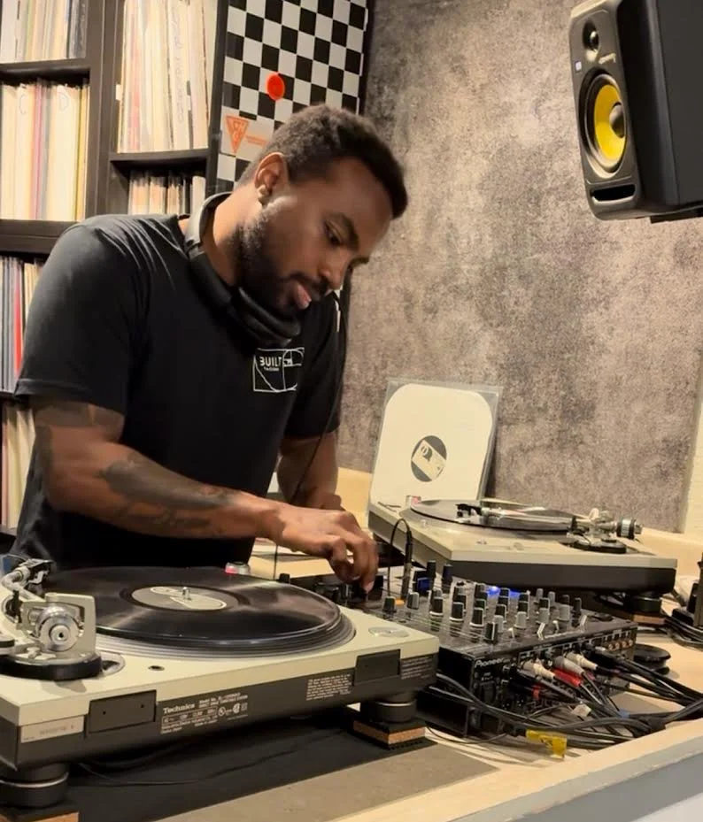 Vinyl mixing lesson - 2 Hours $125