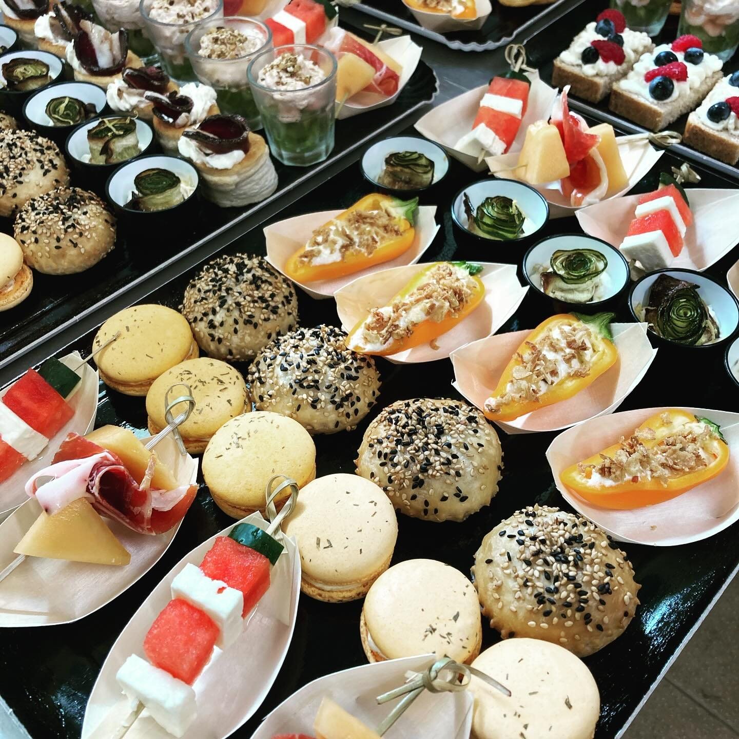 evs_galerie_04_bouchees_assortiment.jpg