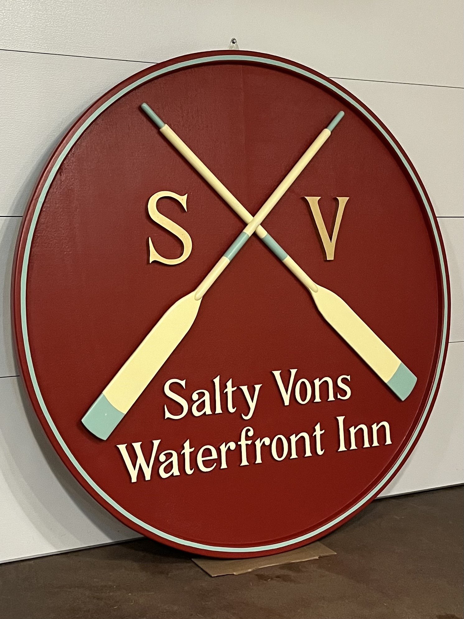 Salty Vons Waterfront Inn