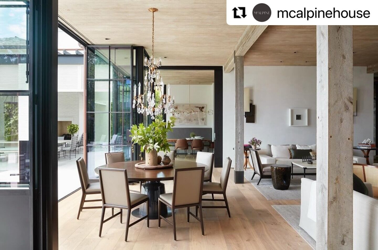 Fridays are for reflecting on some great projects and collaborations! 👏🏻

 #Repost @mcalpinehouse with @use.repost
・・・
A dining room opening to the lovely California outside. Interiors by @mlkstudio Construction by @therickster2014 #architecture #i