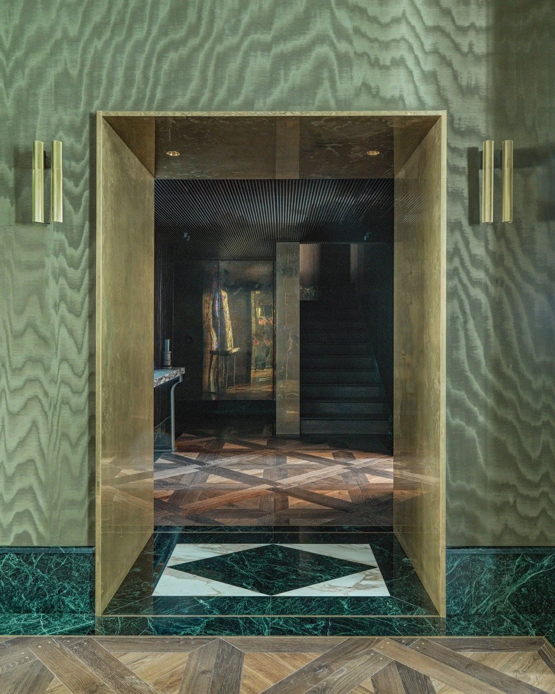 // Milan apartment //
"Located in a historic building in the heart of Milan, this 325m2 apartment reflects a rigorous architectural approach, where the treatment of volumes and materials conveys a contemporary elegance rooted in classical herit