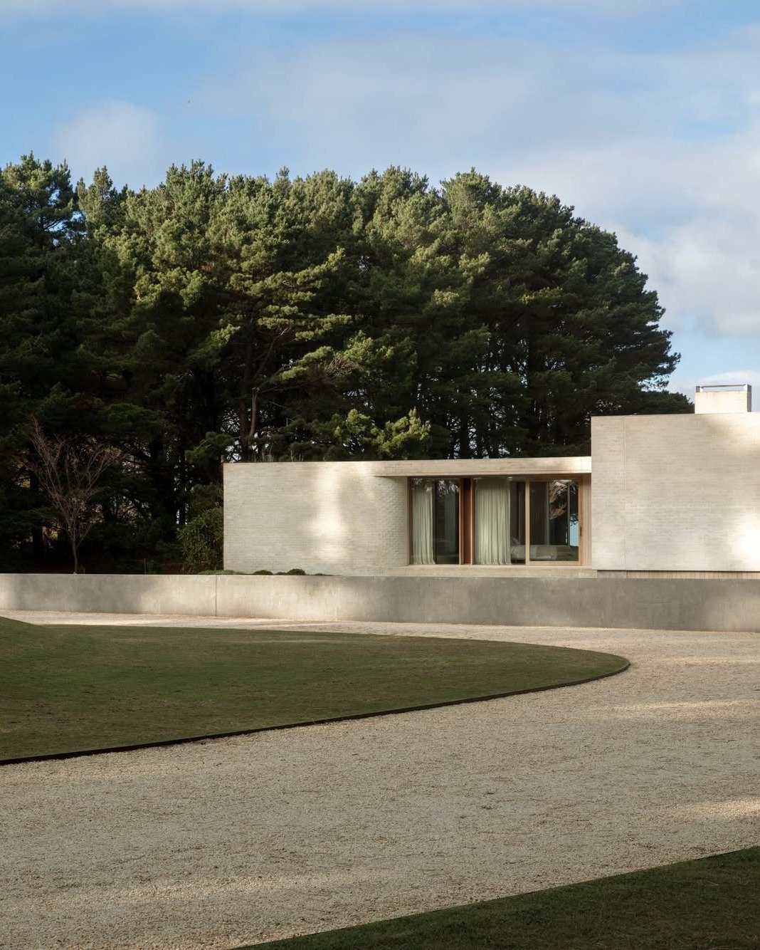 // CAPE SCHANCK // 

"Sitting at the highest point of the site in a clearing of mature pine trees, the home is defined by two pavilions connected via a short corridor. The front pavilion is intended for kids and guests, while the rear pavilion h