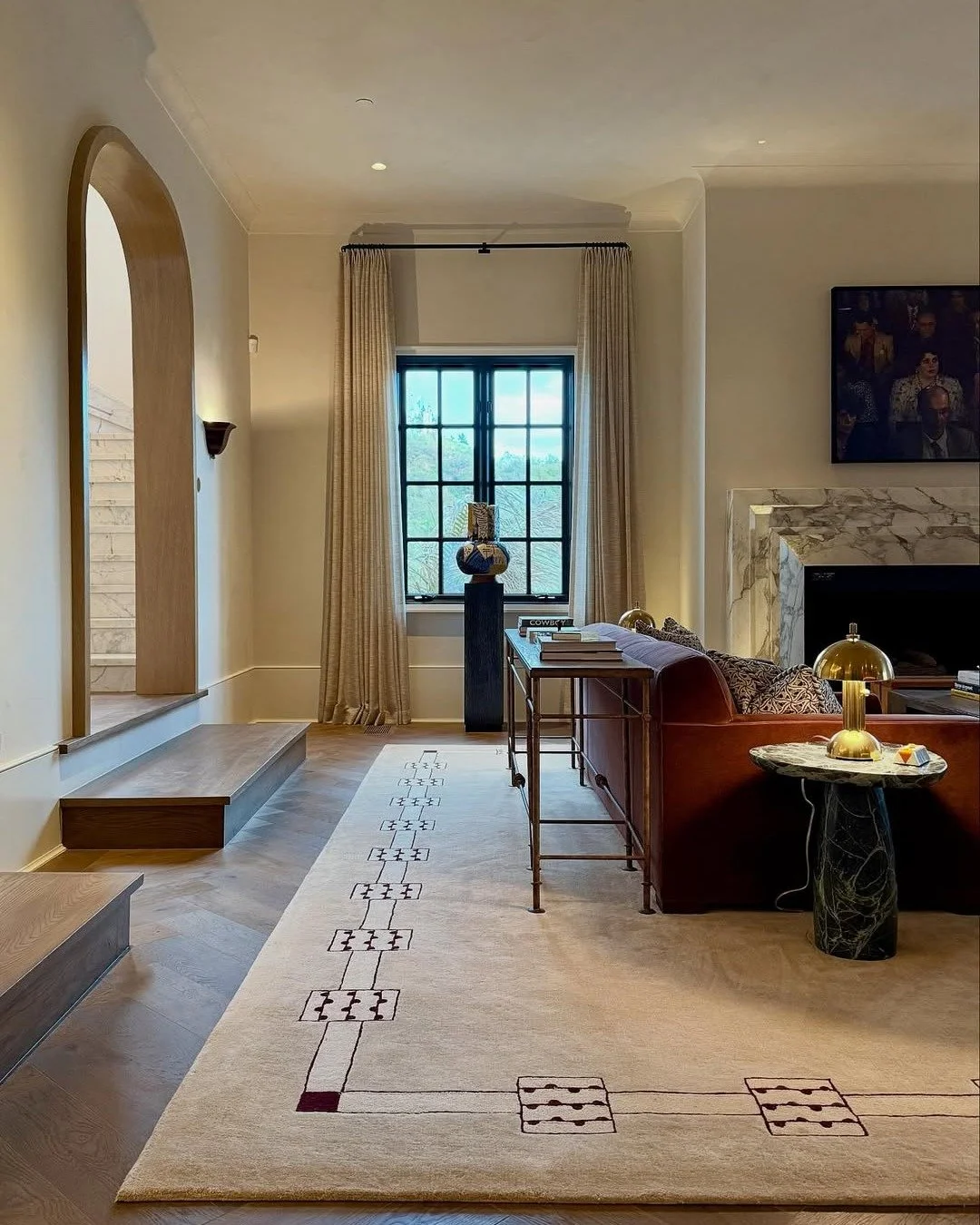 A renovated Beverly Hills home by: @torreyllc 😍