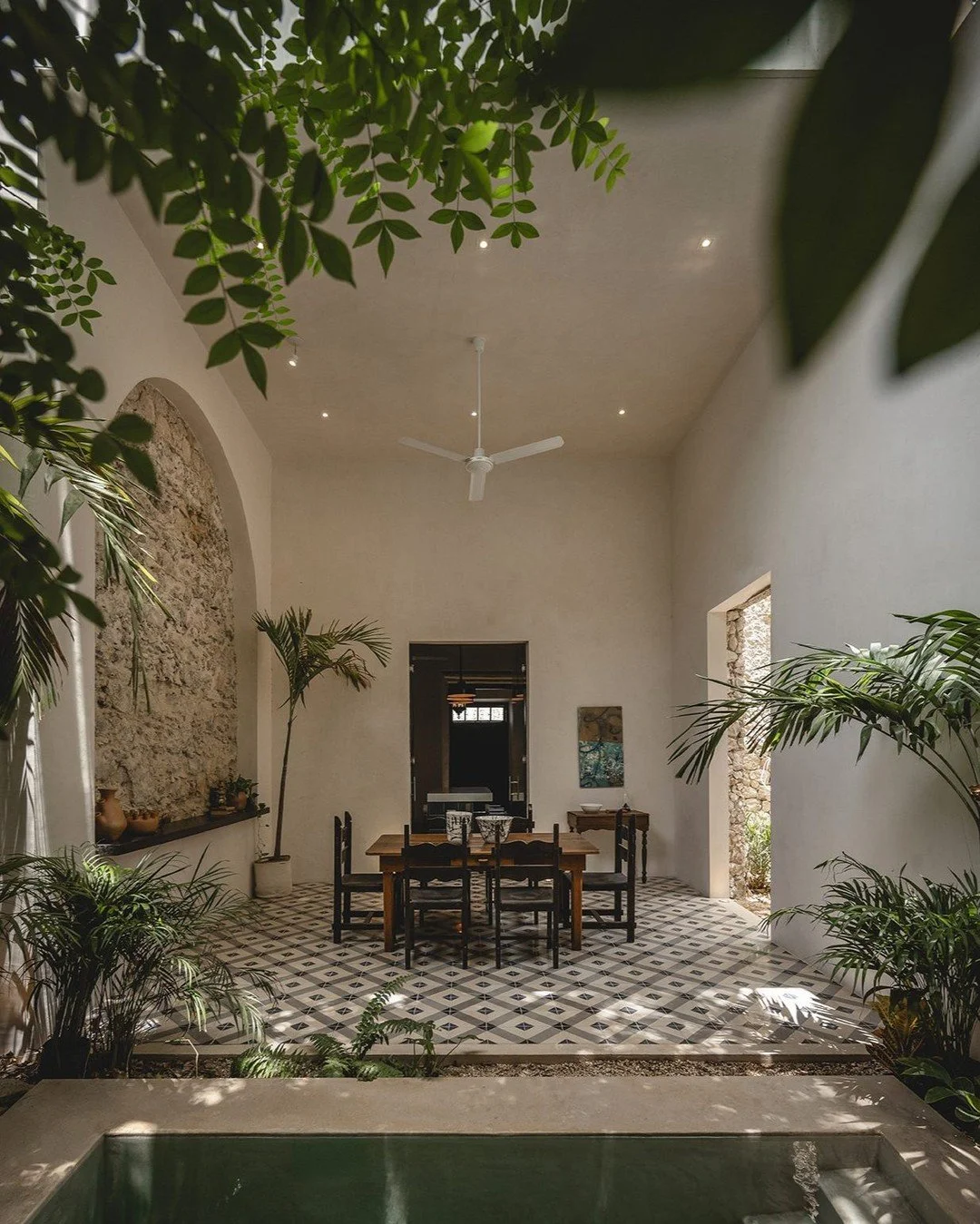 // CASA MIURA // 

"The home, whose origins date back to the 19th century and which later adopted Art Deco features, brings together its different eras through a continuous palette of materials, colors and geometric patterns that unify the journ