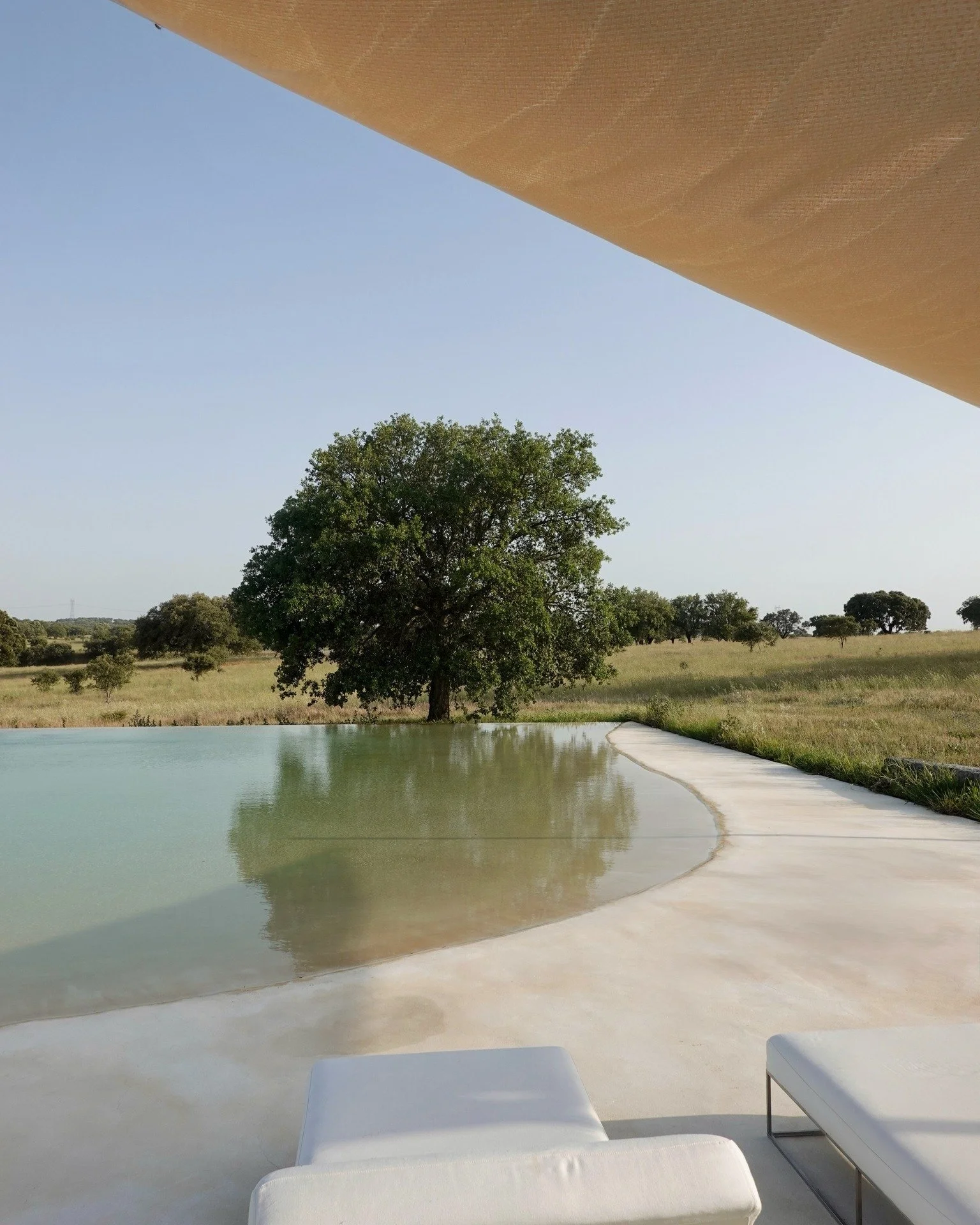 // Casa no Tempo // 

"... A minimal arch frames the entrance to this former farmhouse that architect Manuel Aires Mateus has transformed into a modern retreat in the rural landscape of Portugal's Alentejo region..." 

Architecture by: @_ai