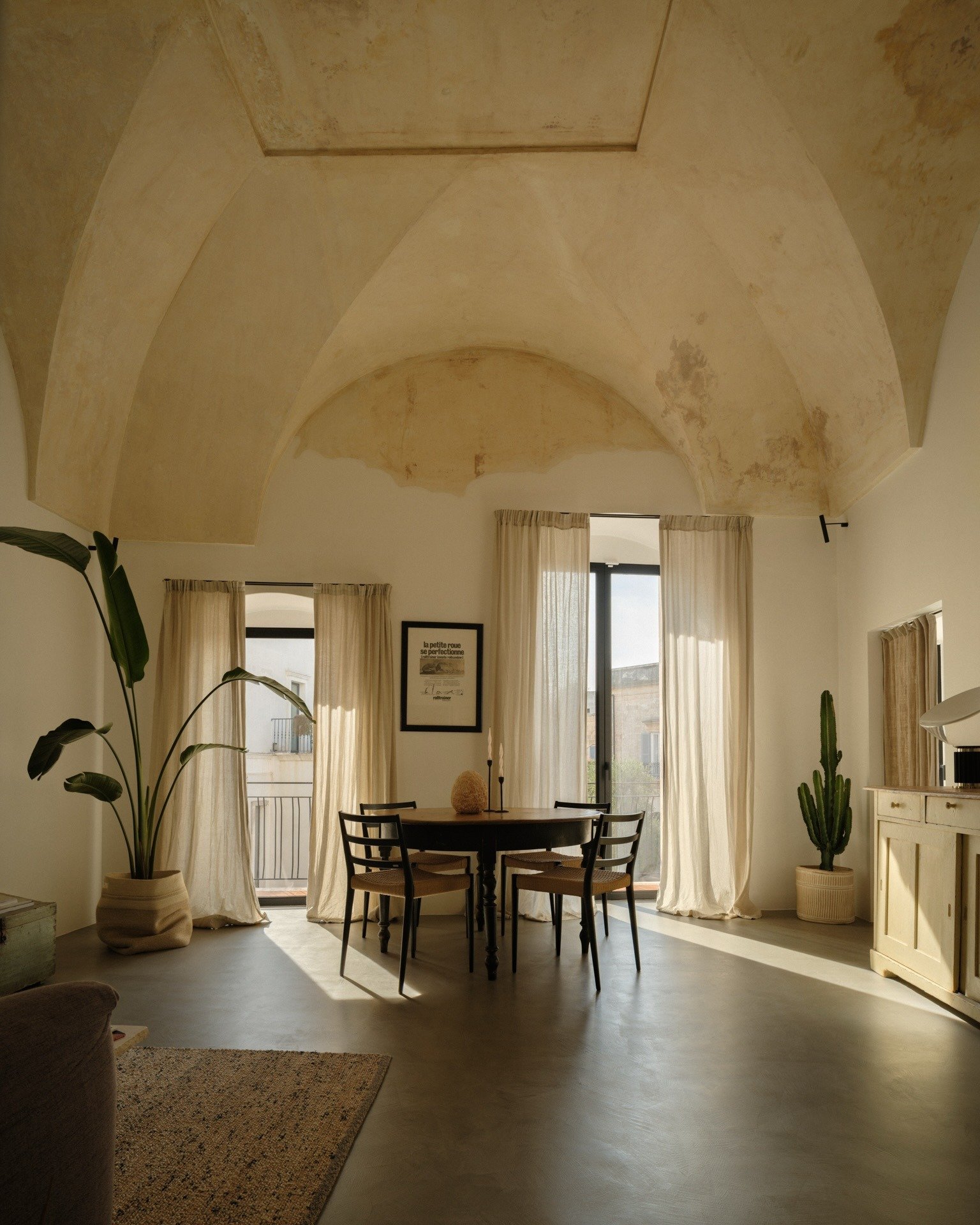 // CASA CIVI&Egrave; // 

"Casa Civi&egrave; is a refined 75-square-meter 19th-century apartment located in the center of Ostuni, restored to its former splendor through meticulous restoration. The goal, as explained by project designer Andrea V