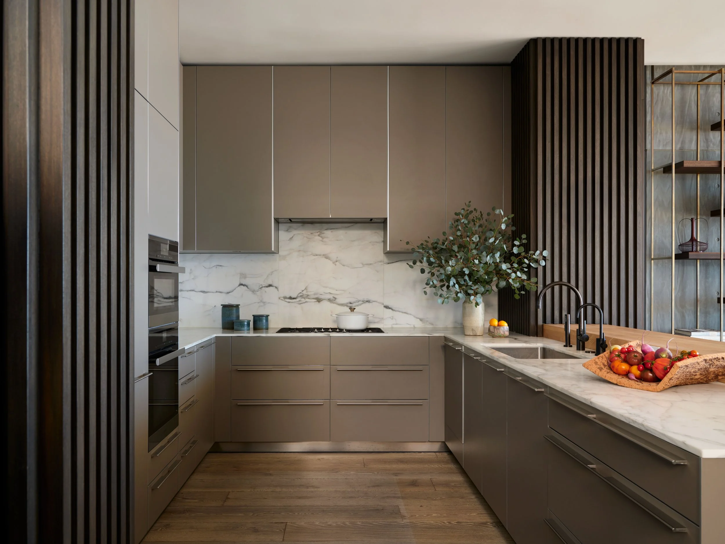 Inside the Luxury Kitchen. How MLK STUDIO Designs for the Cook and the Host.