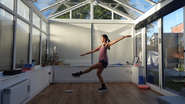 Off-Ice Edge class with Yebin