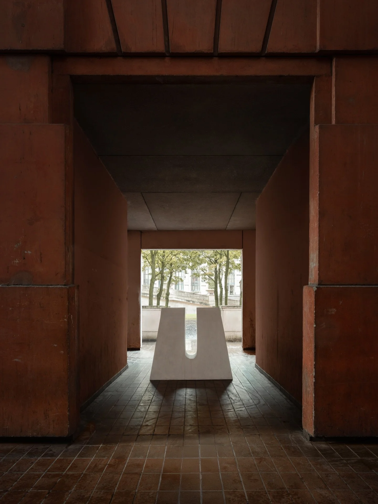 Shooting of STRATES by @galerie.philia 
Sculpture by @lucastyramorten